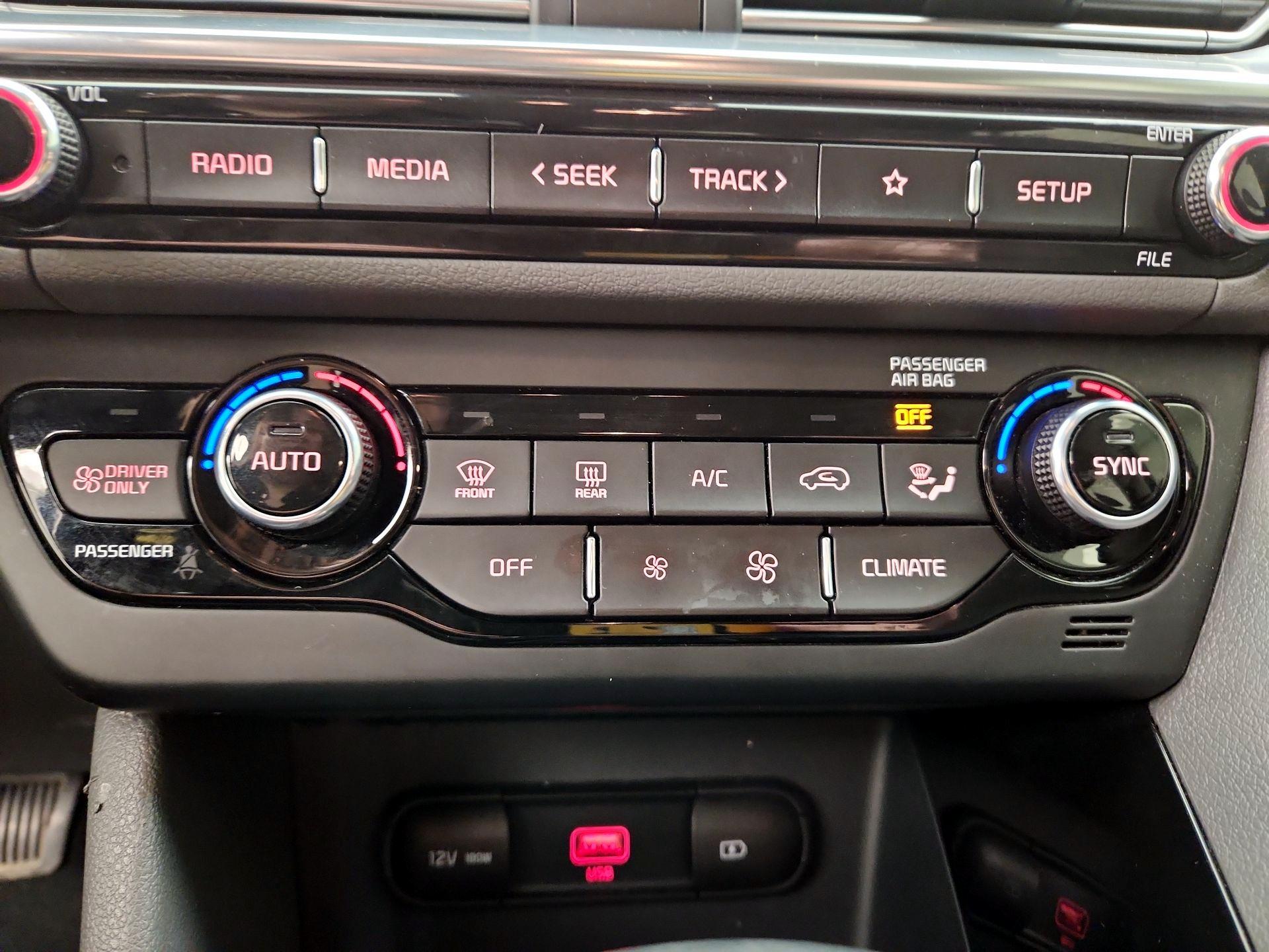 Thumbnail: 2020 Kia Niro - 16