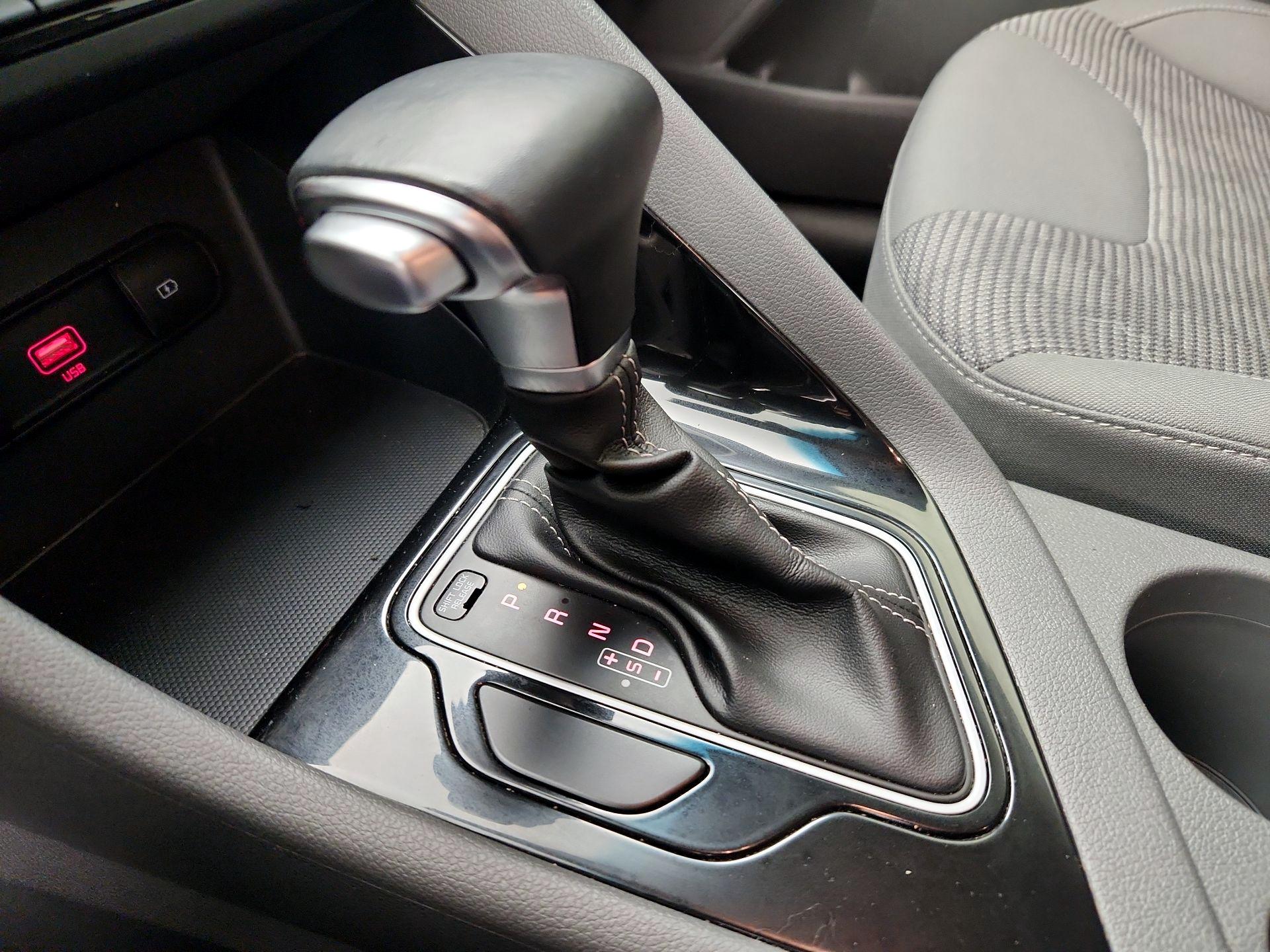 Thumbnail: 2020 Kia Niro - 17