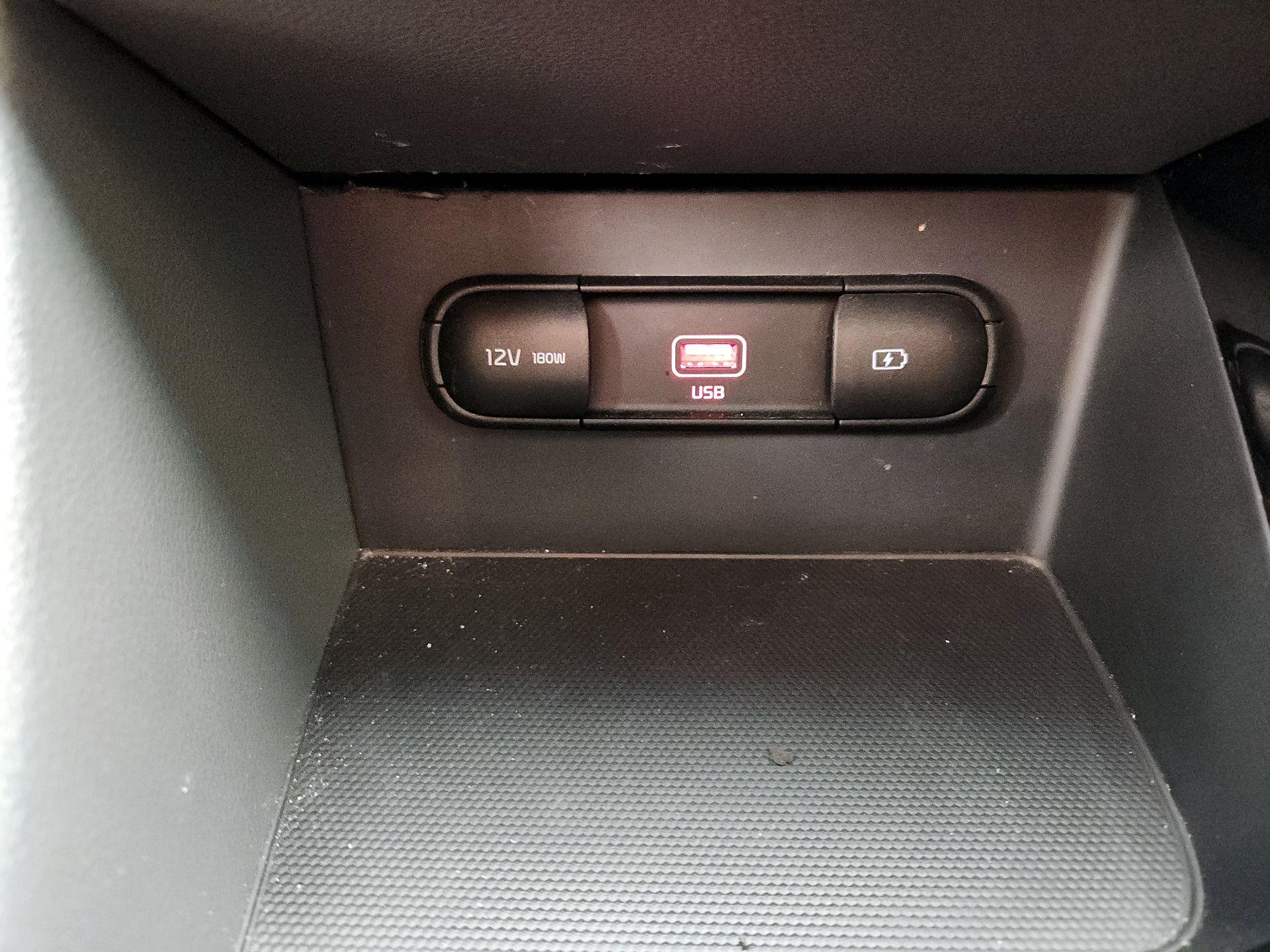 Thumbnail: 2020 Kia Niro - 18