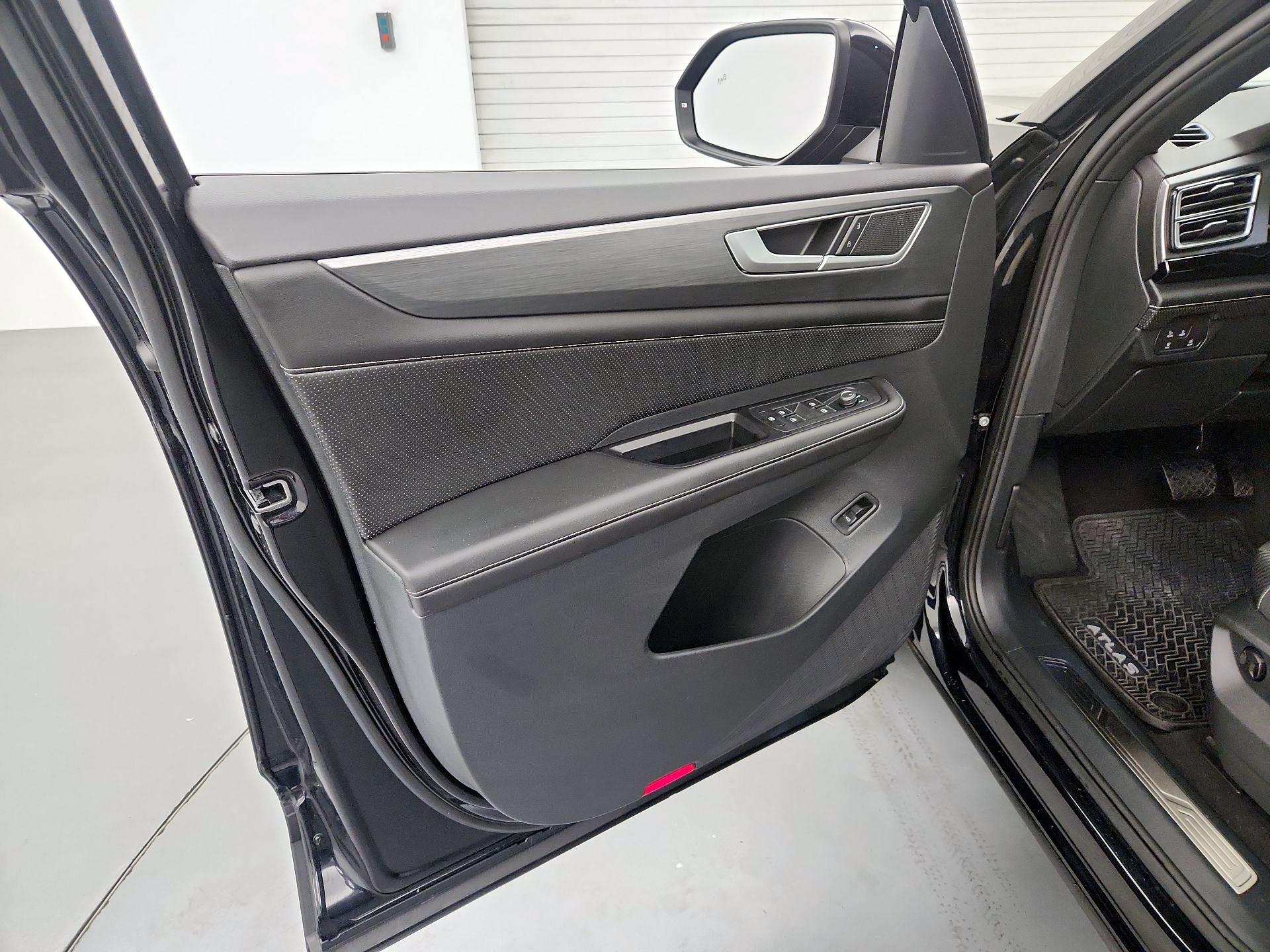 Thumbnail: 2024 Volkswagen Atlas - 12