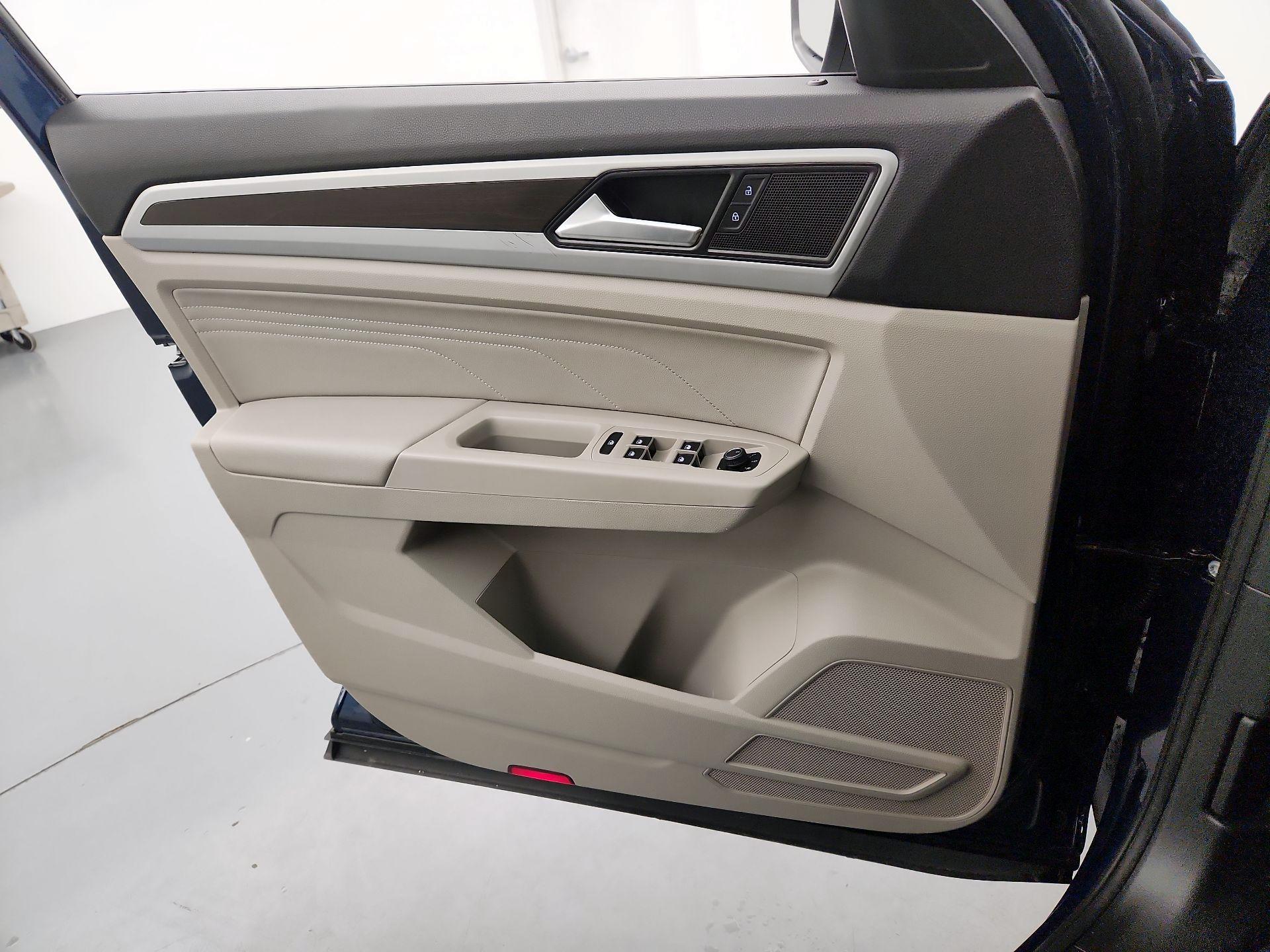 Thumbnail: 2022 Volkswagen Atlas - 12