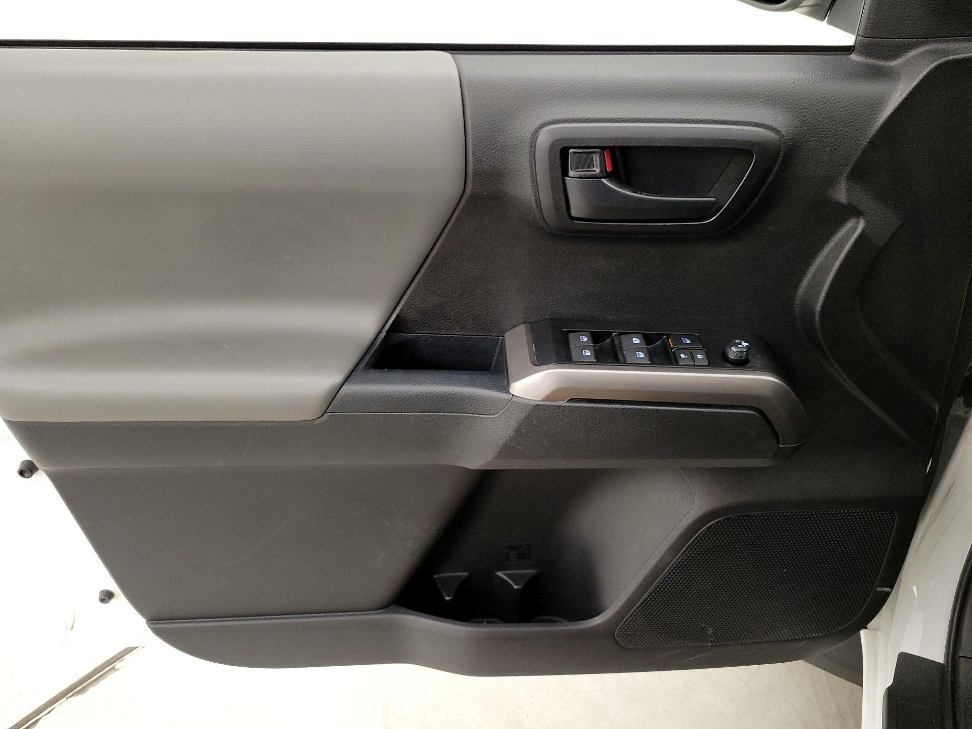 Thumbnail: 2021 Toyota Tacoma - 12