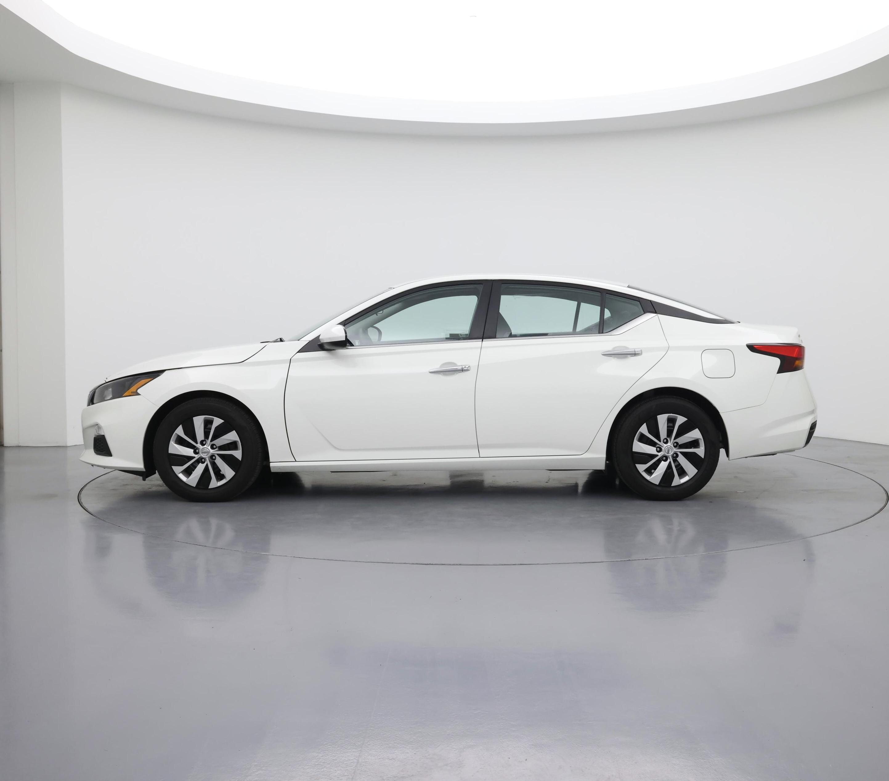 Thumbnail: 2022 Nissan Altima - 3