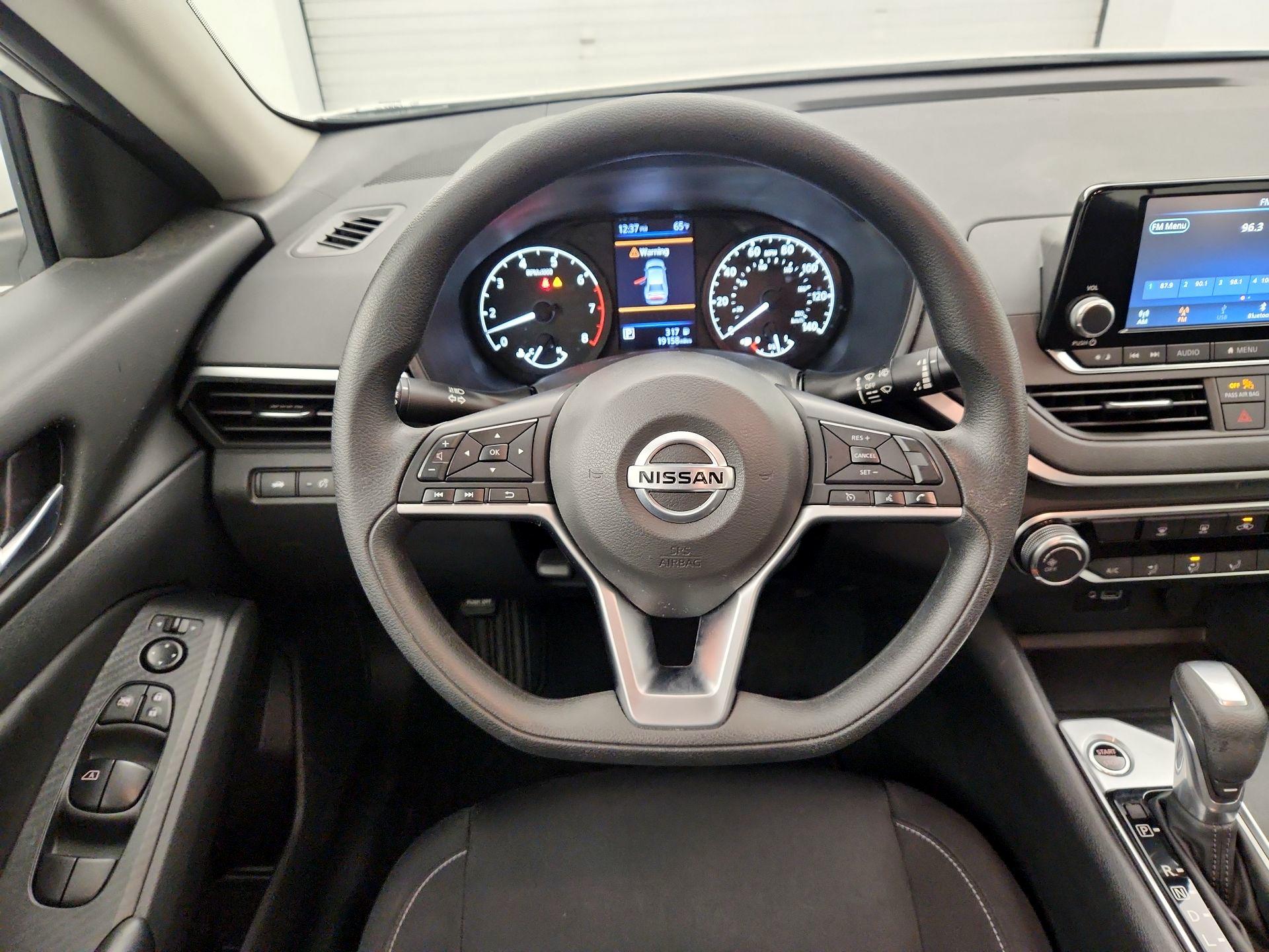 Thumbnail: 2022 Nissan Altima - 10