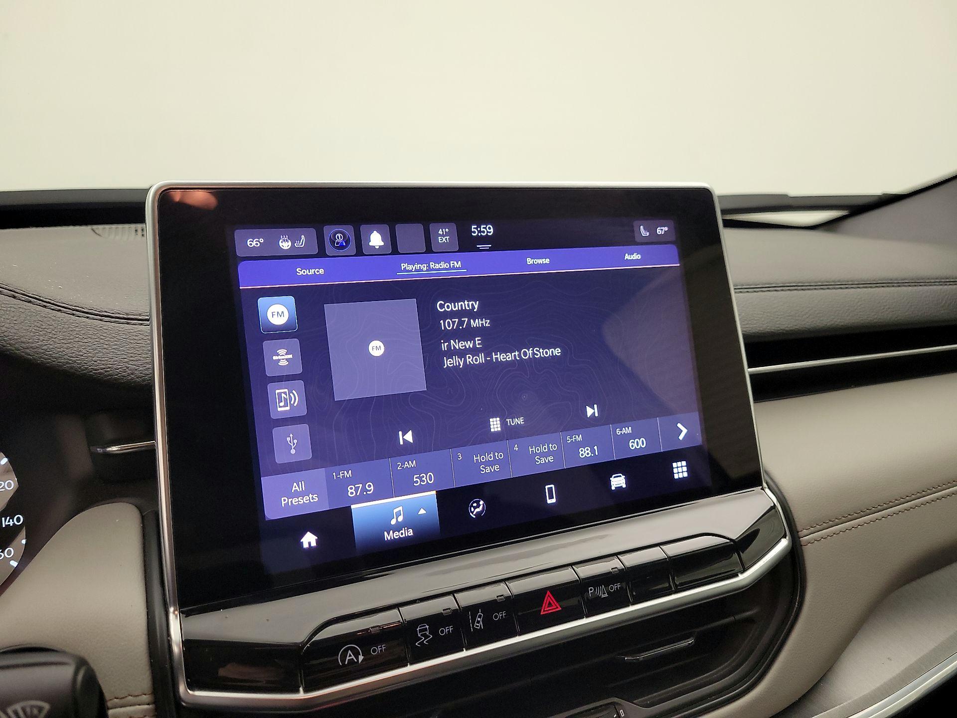 Thumbnail: 2023 Jeep Compass - 15