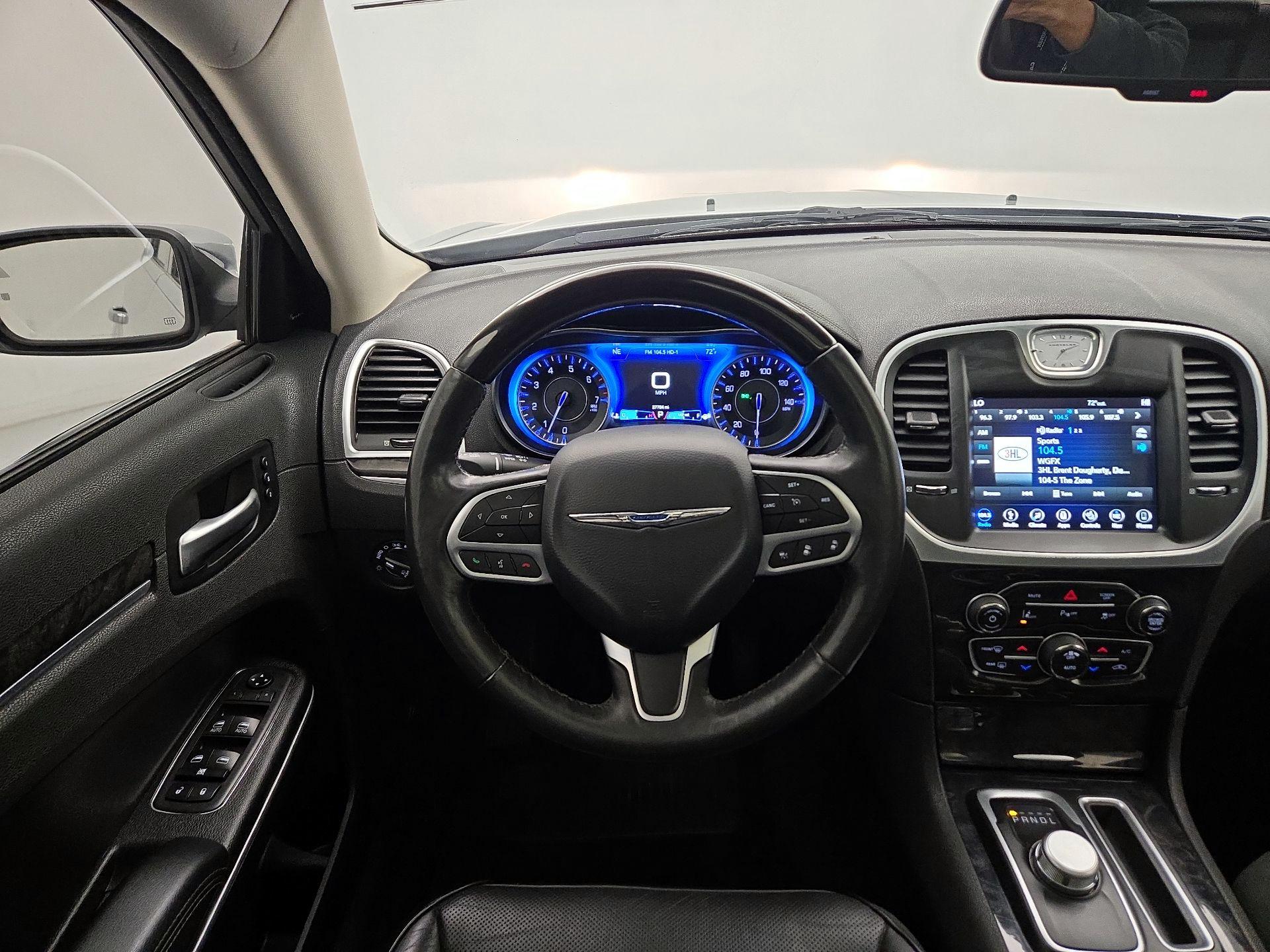 Thumbnail: 2019 Chrysler 300 - 10