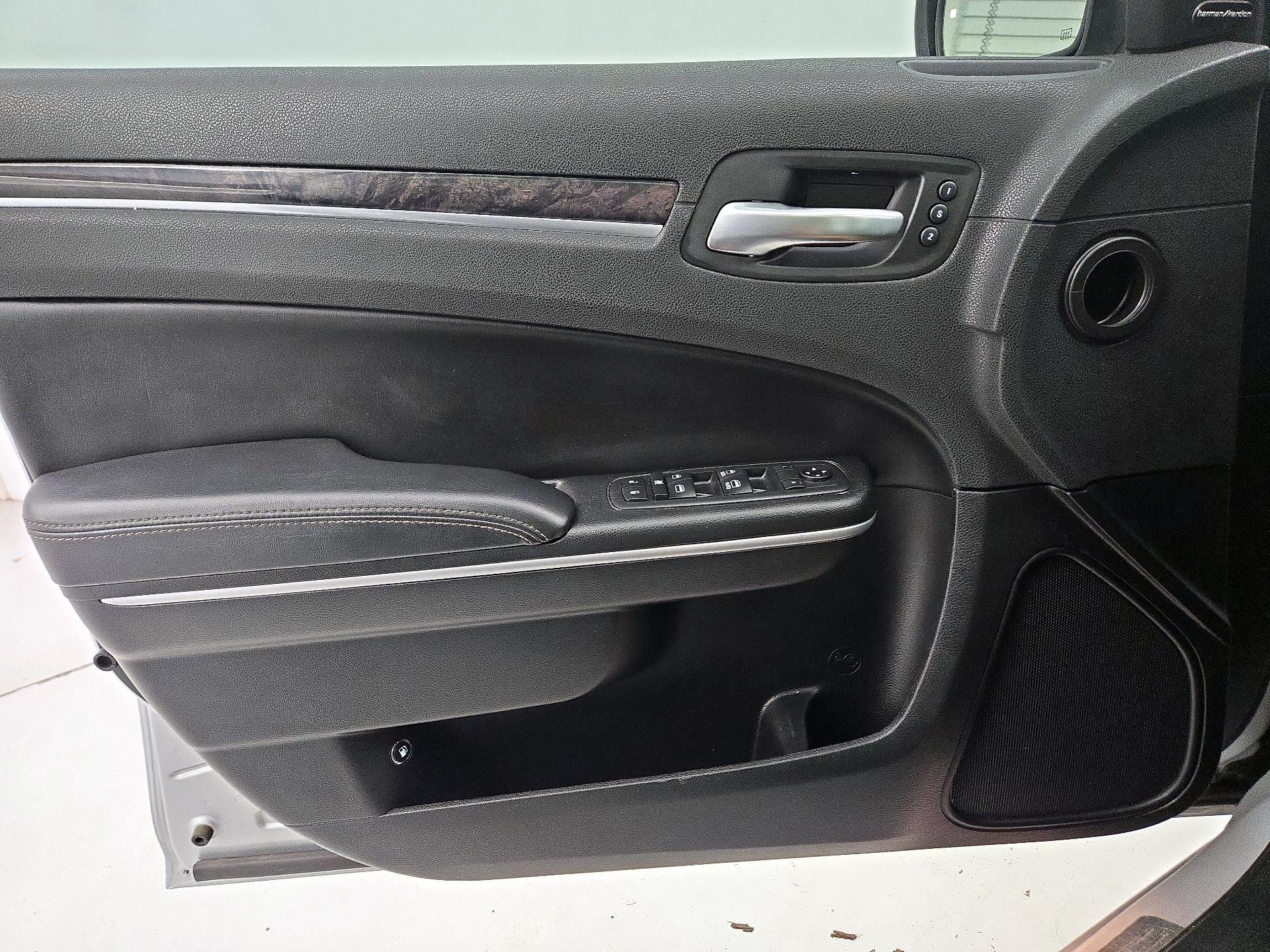 Thumbnail: 2019 Chrysler 300 - 12