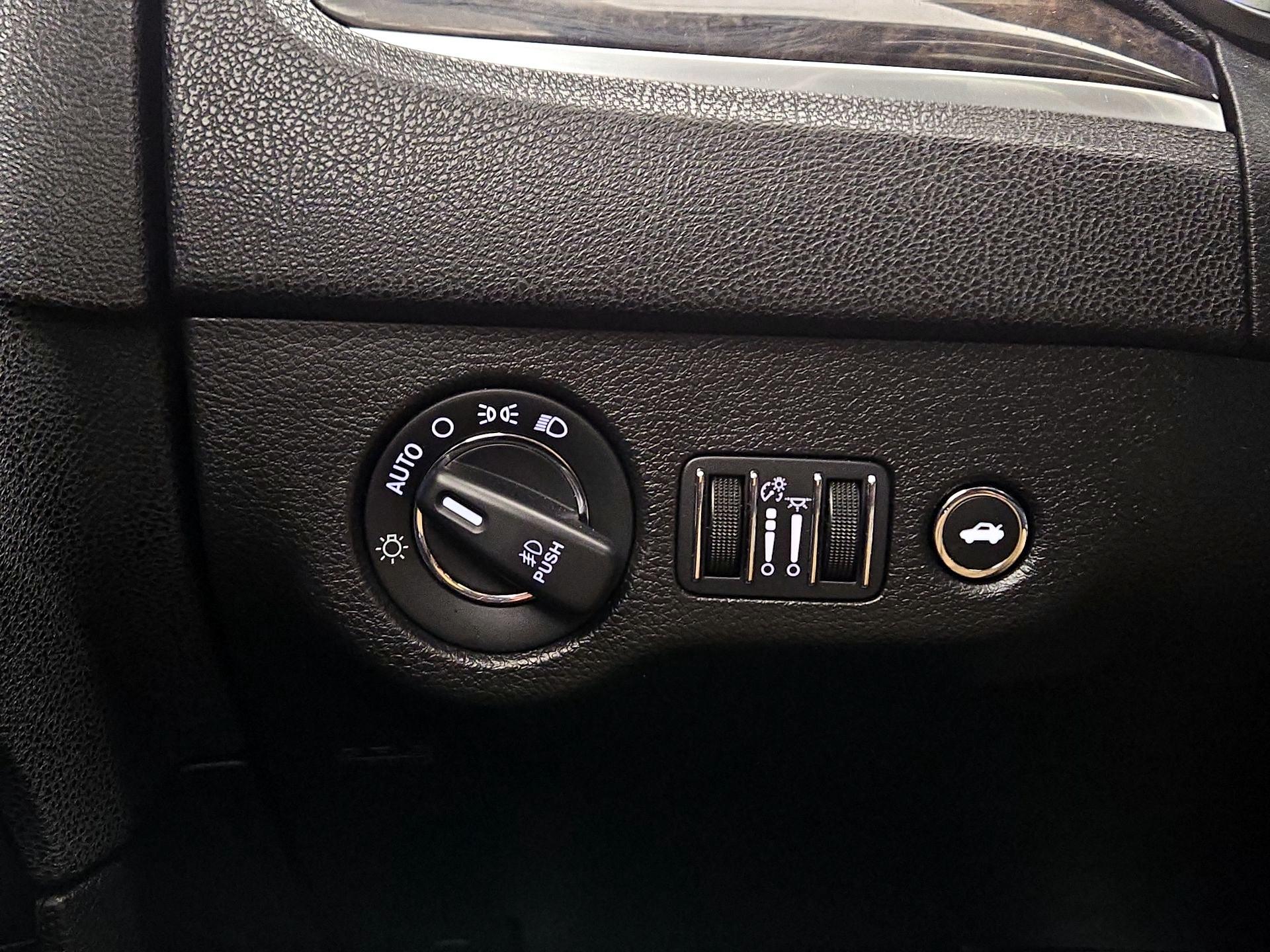 Thumbnail: 2019 Chrysler 300 - 13