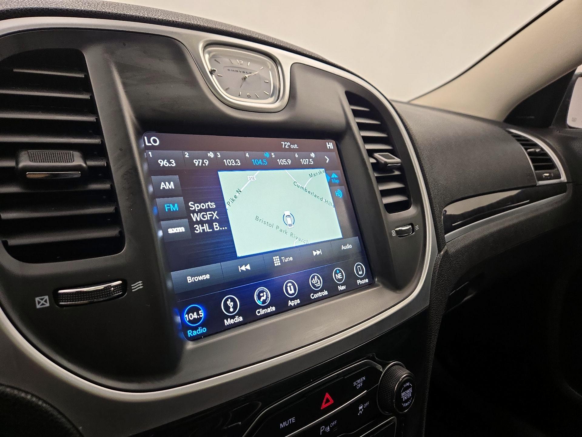 Thumbnail: 2019 Chrysler 300 - 14