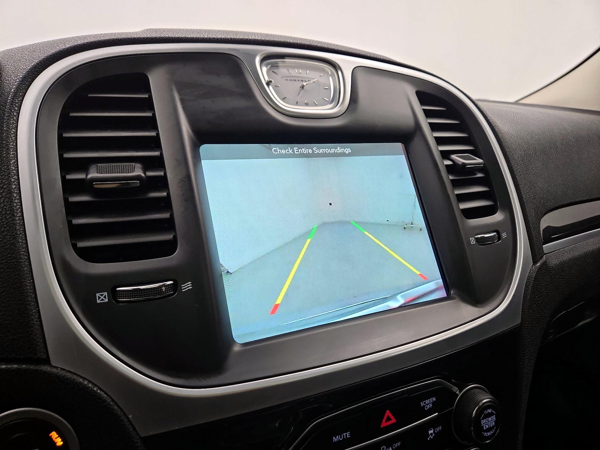 Thumbnail: 2019 Chrysler 300 - 15