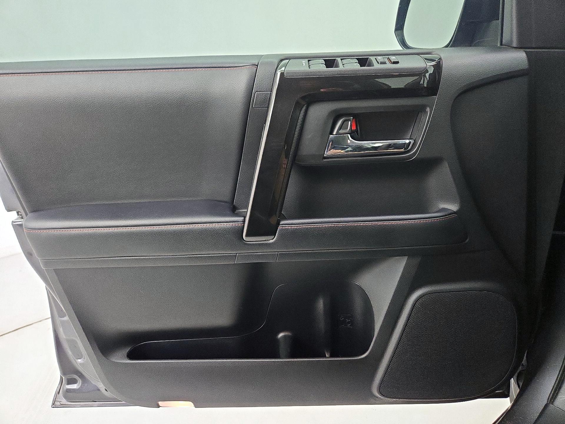 Thumbnail: 2021 Toyota 4Runner - 12