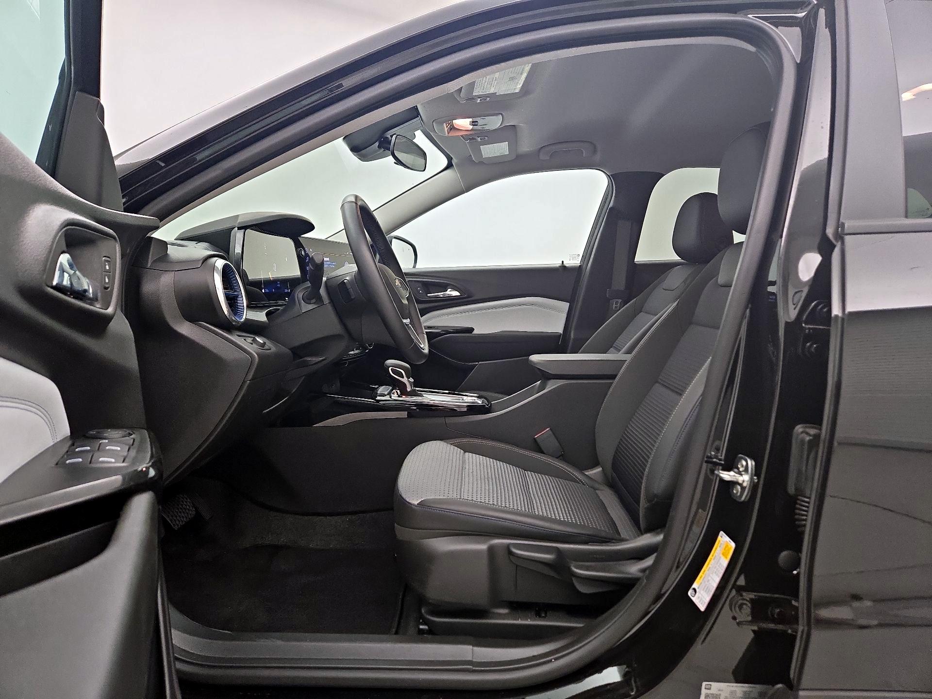 Thumbnail: 2025 Chevrolet Trax - 11