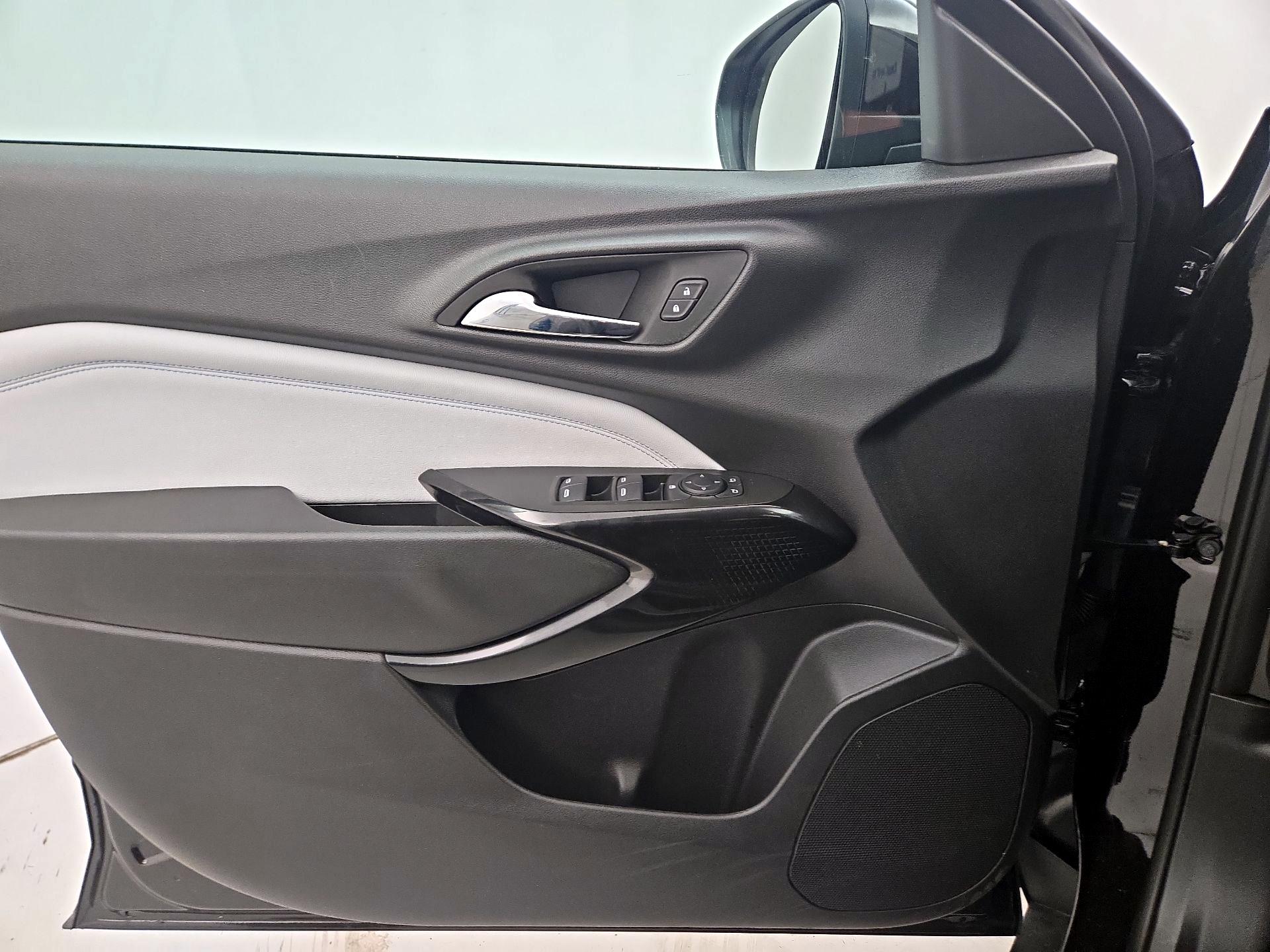 Thumbnail: 2025 Chevrolet Trax - 12