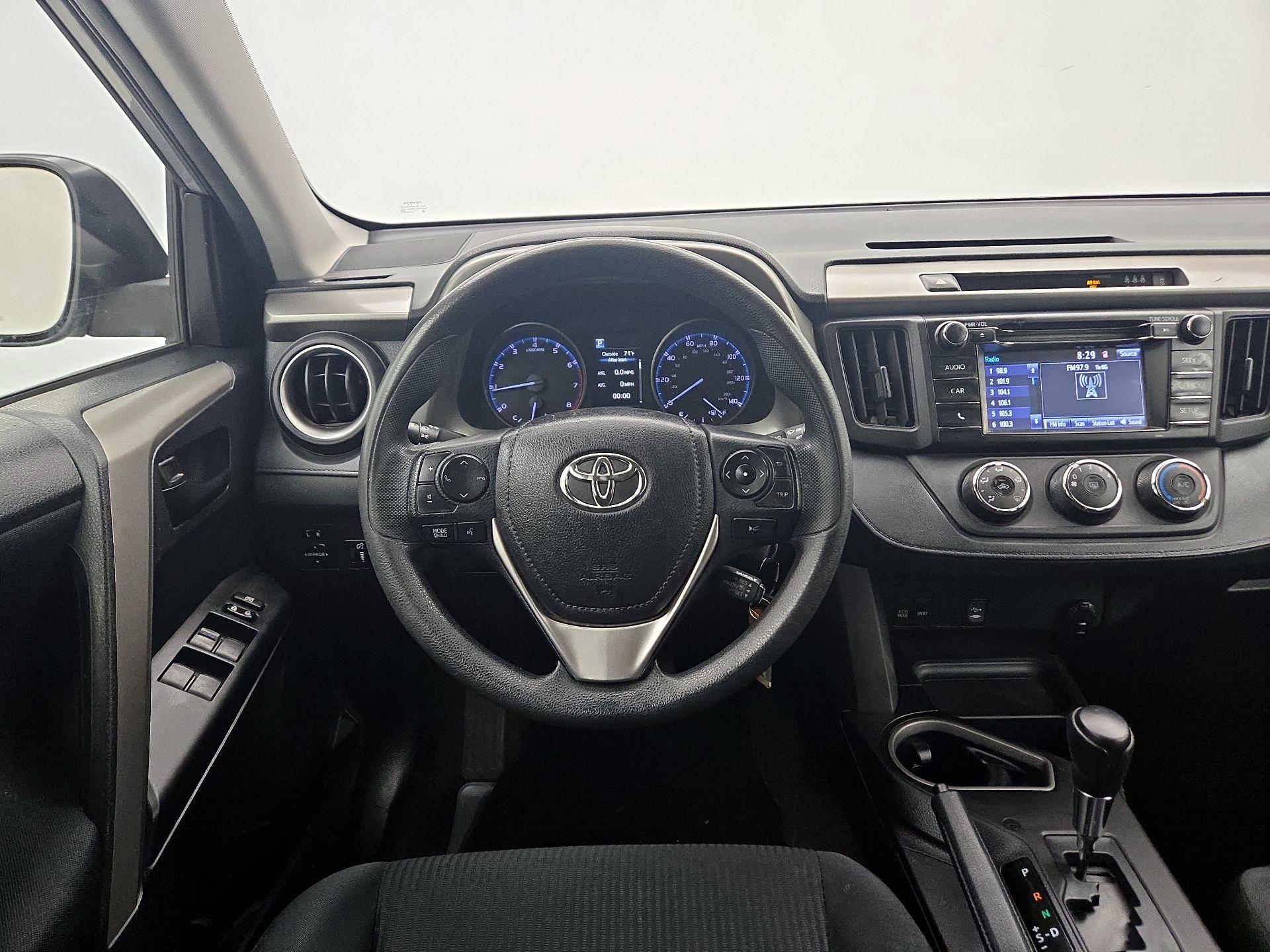 Thumbnail: 2018 Toyota RAV4 - 10