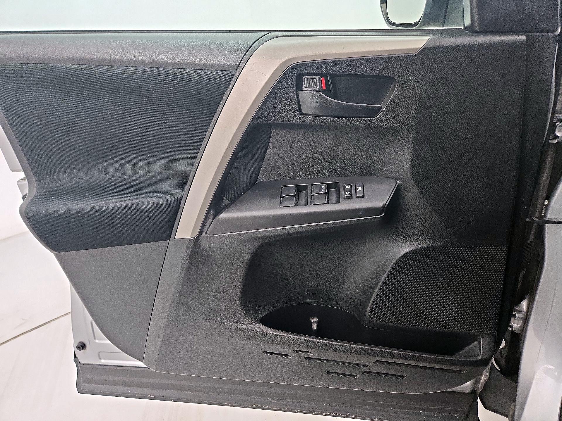 Thumbnail: 2018 Toyota RAV4 - 12