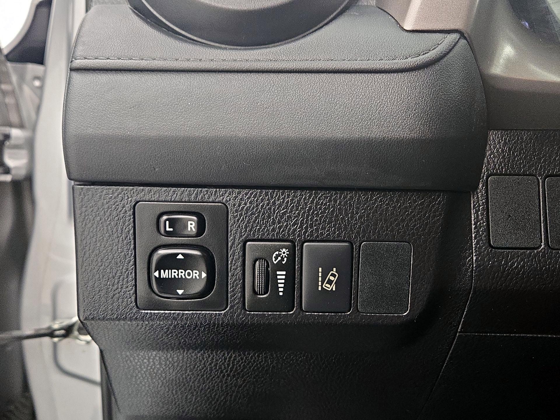 Thumbnail: 2018 Toyota RAV4 - 13