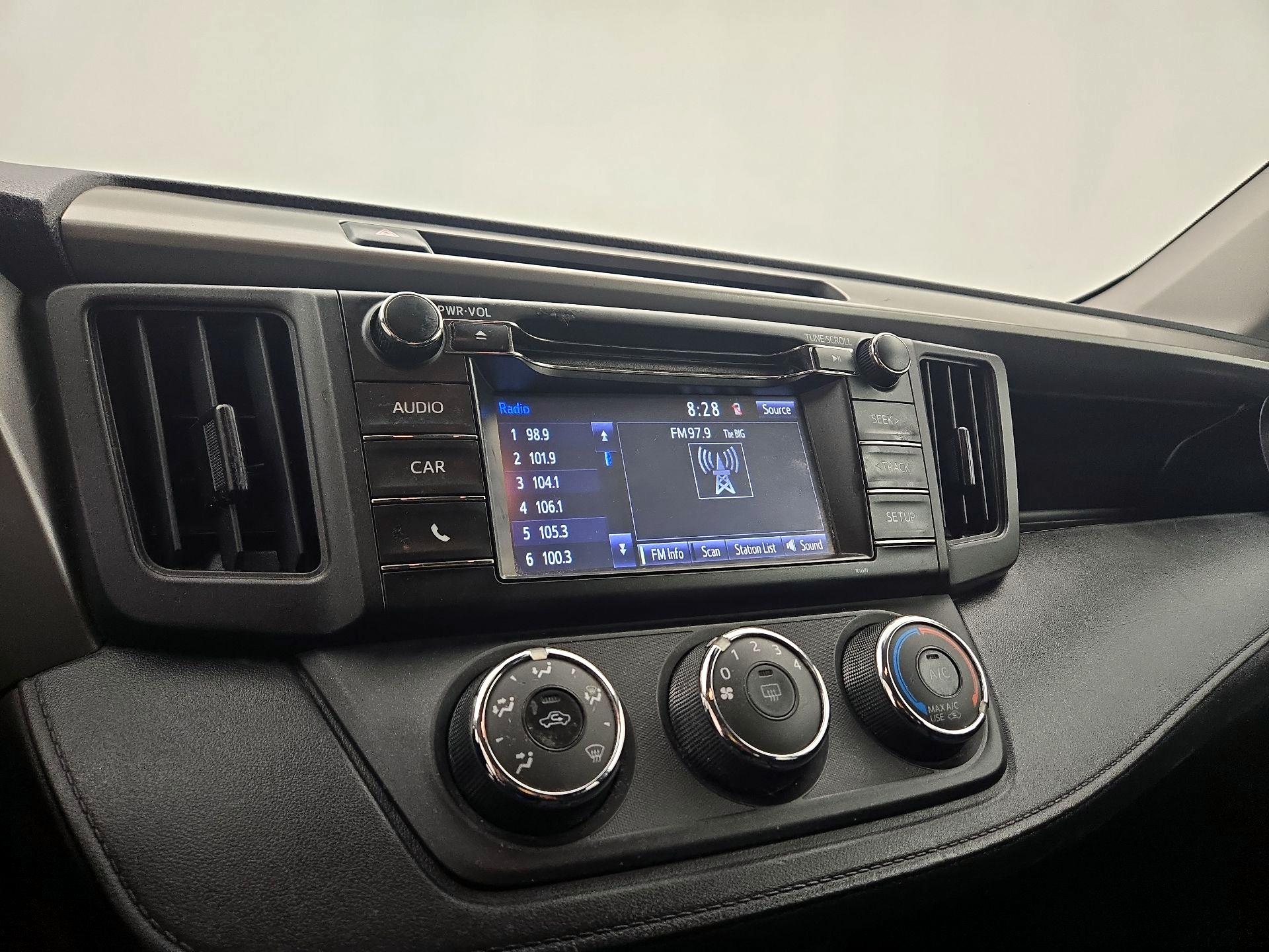 Thumbnail: 2018 Toyota RAV4 - 15