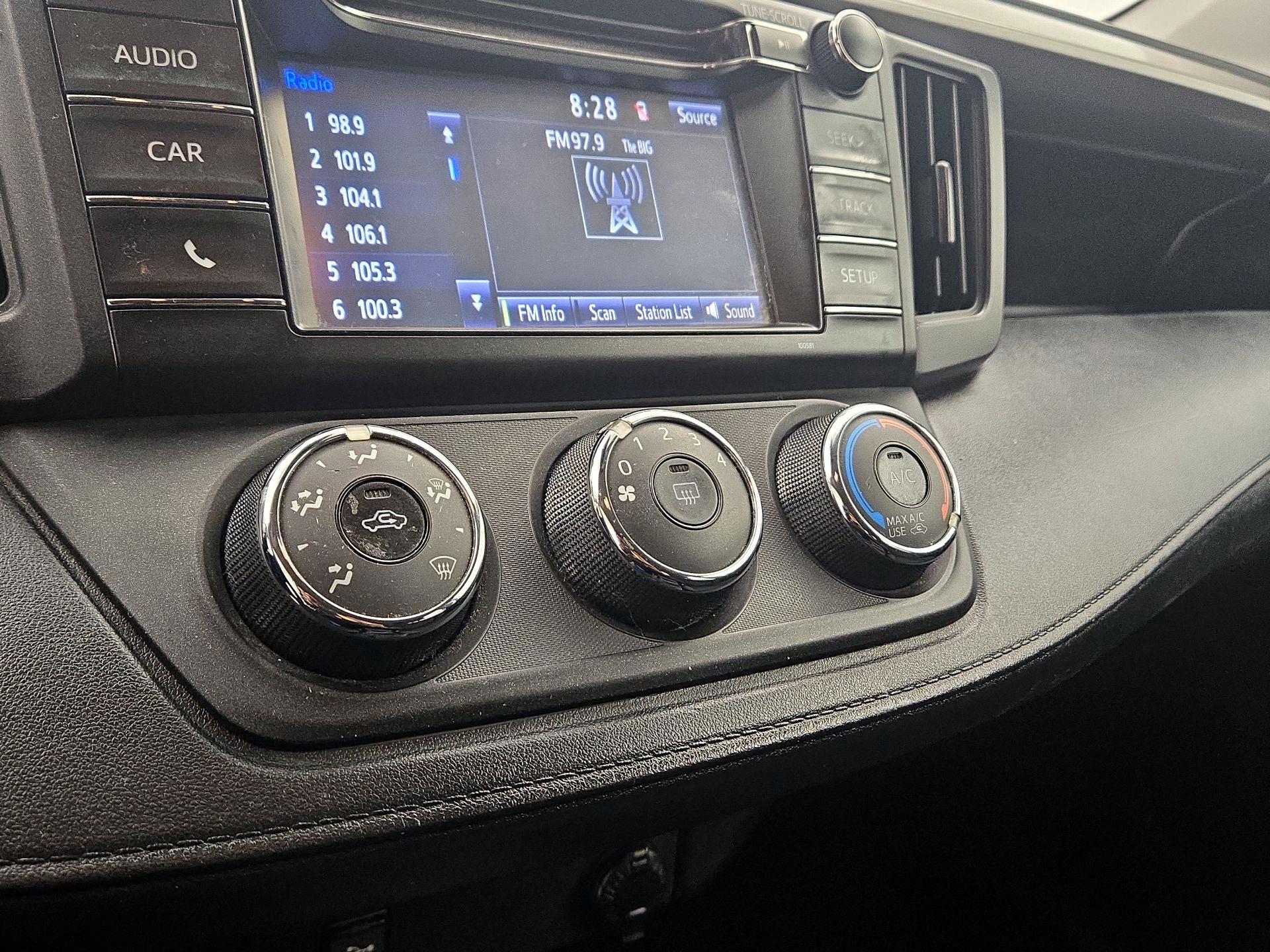 Thumbnail: 2018 Toyota RAV4 - 16