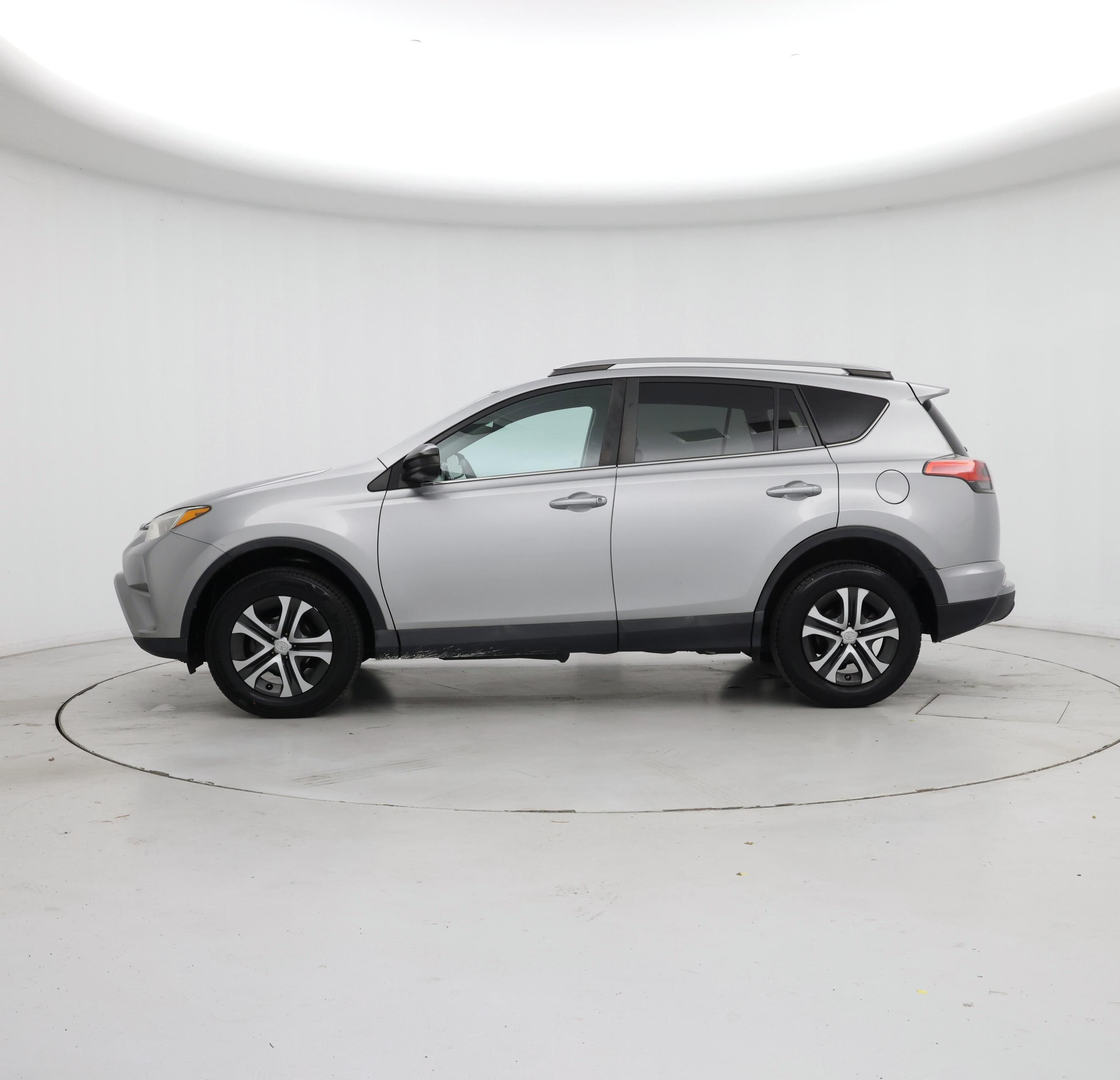 Thumbnail: 2018 Toyota RAV4 - 3