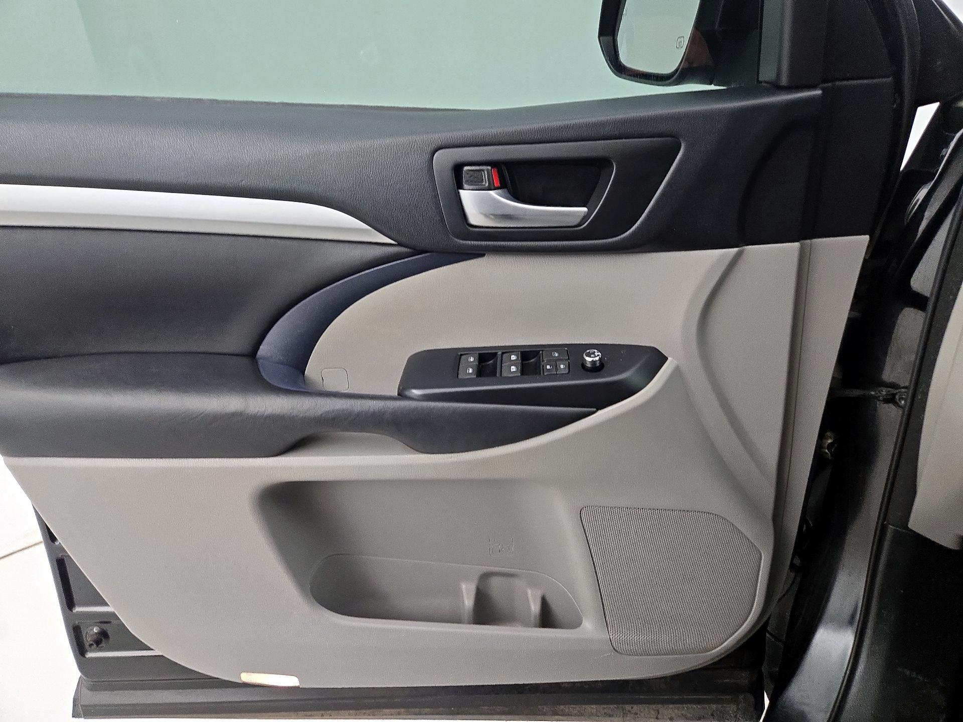 Thumbnail: 2018 Toyota Highlander - 12