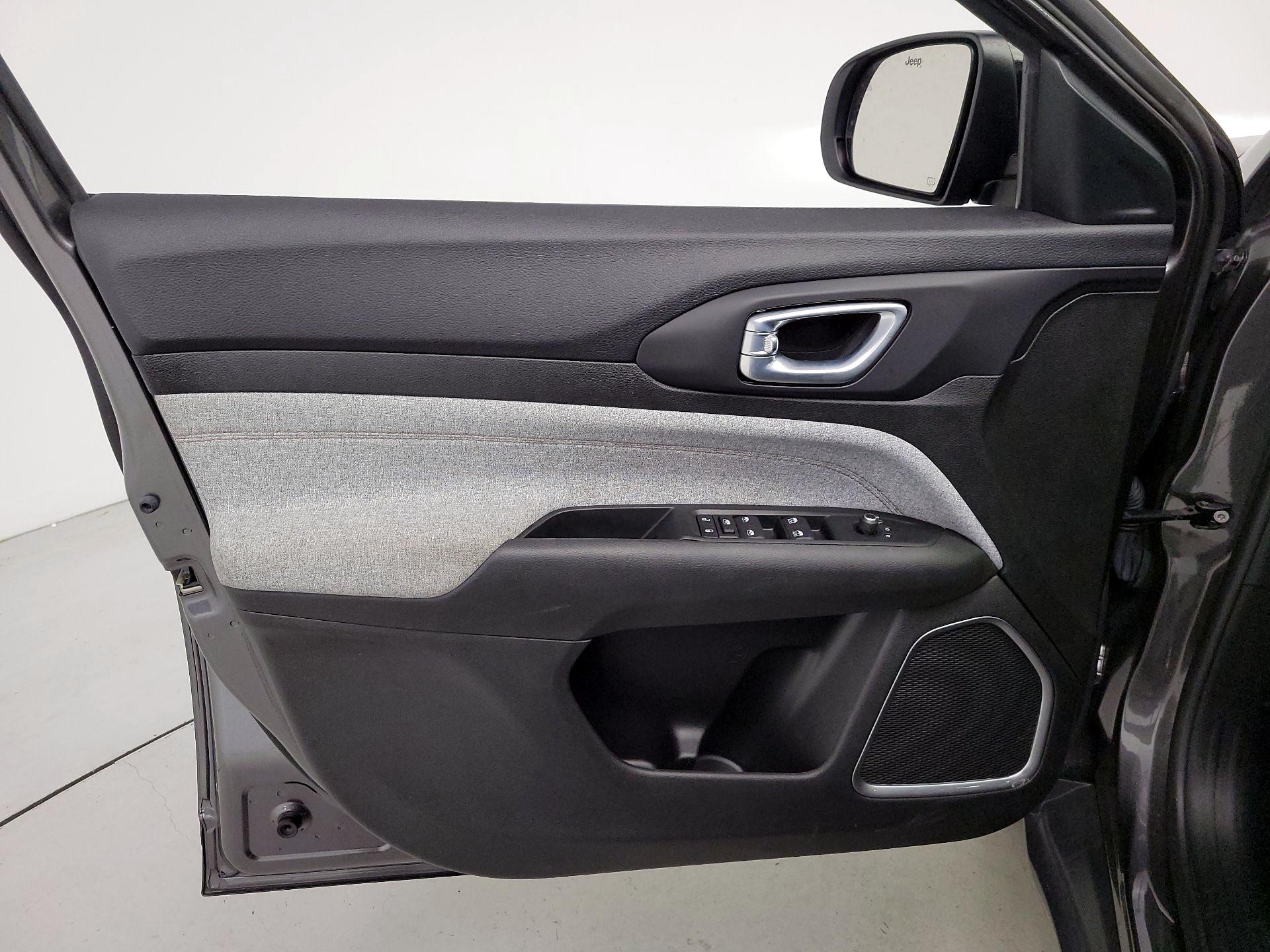 Thumbnail: 2022 Jeep Compass - 12