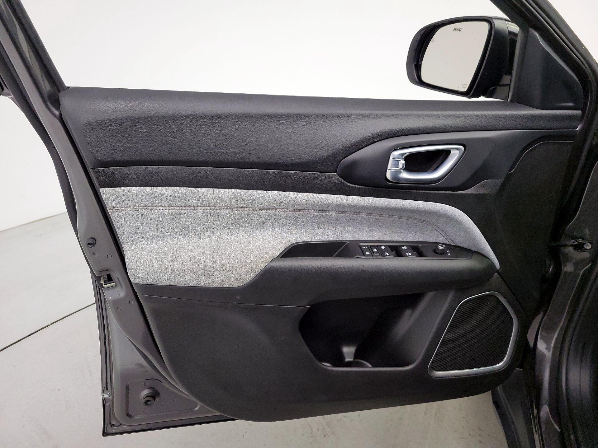 Thumbnail: 2022 Jeep Compass - 12