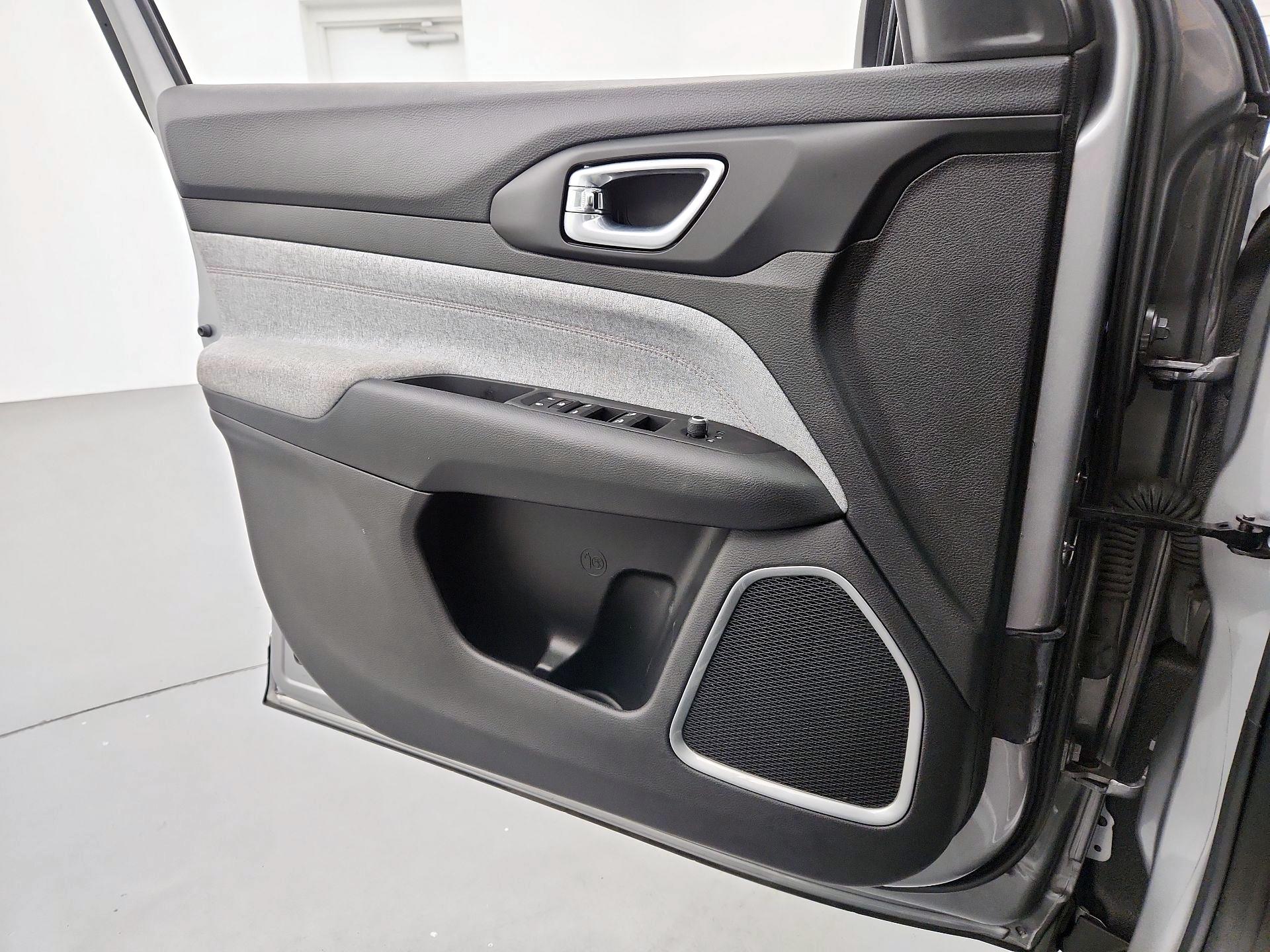 Thumbnail: 2022 Jeep Compass - 12