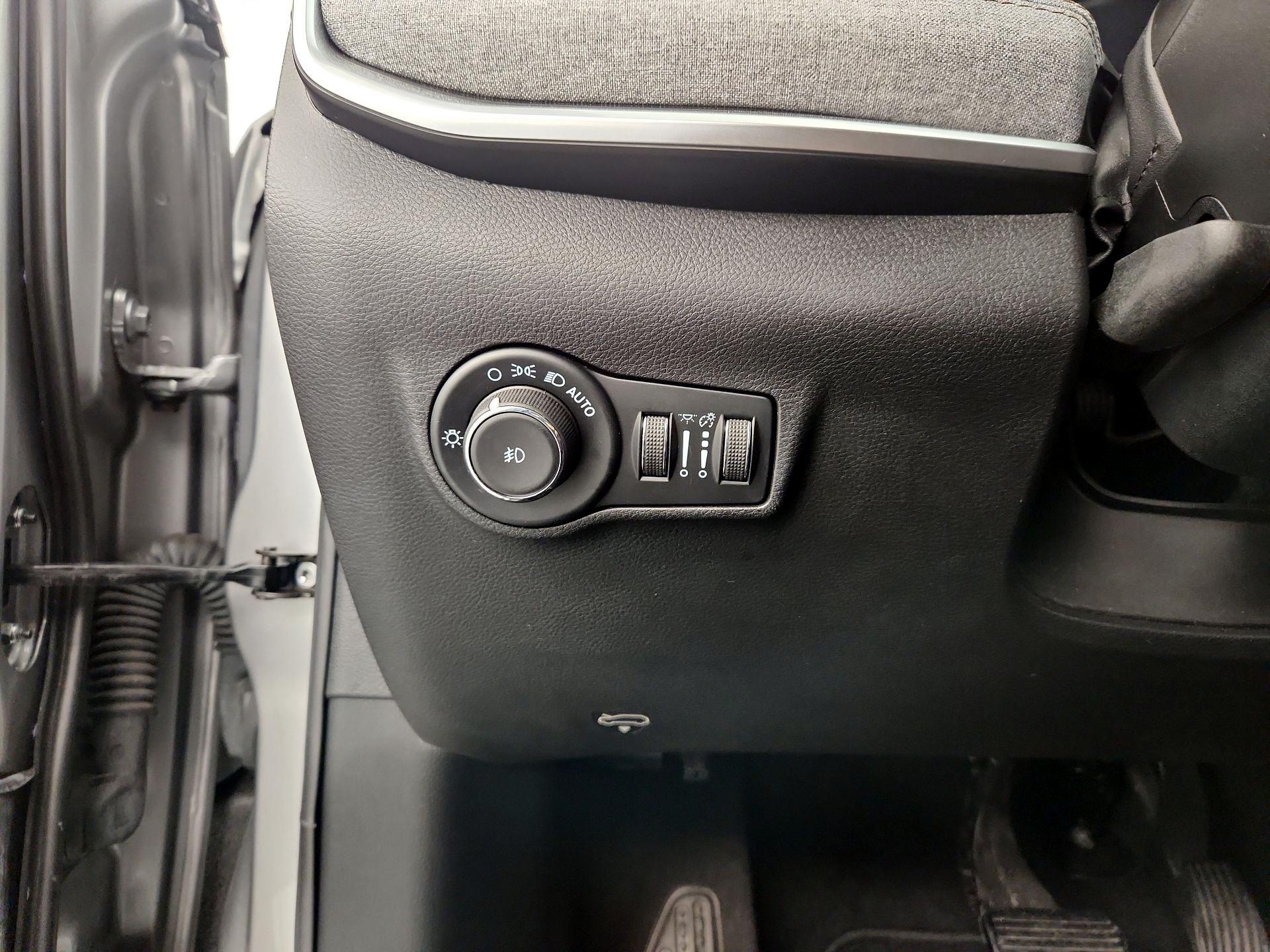 Thumbnail: 2022 Jeep Compass - 13