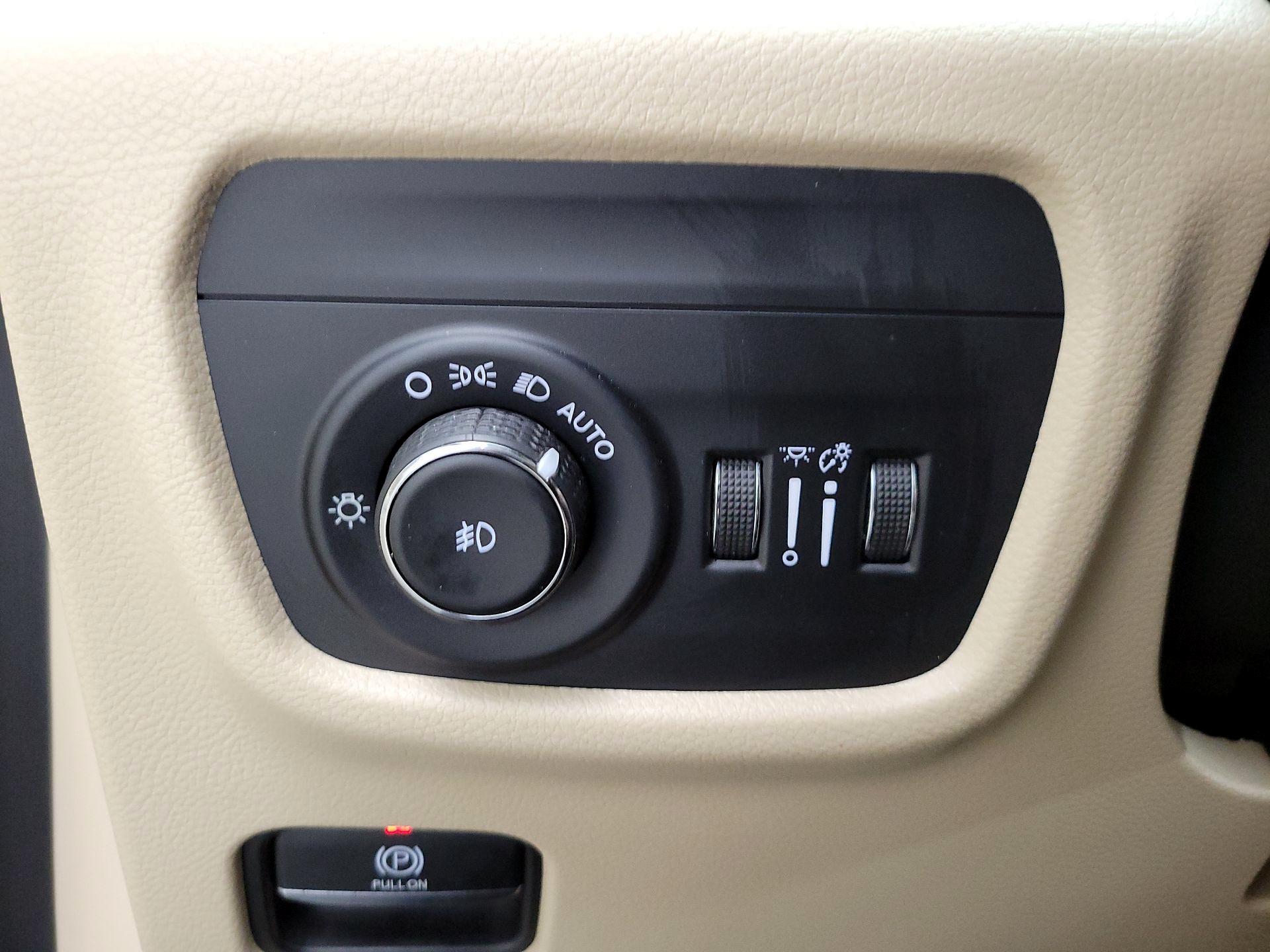 Thumbnail: 2022 Jeep Grand Cherokee - 13