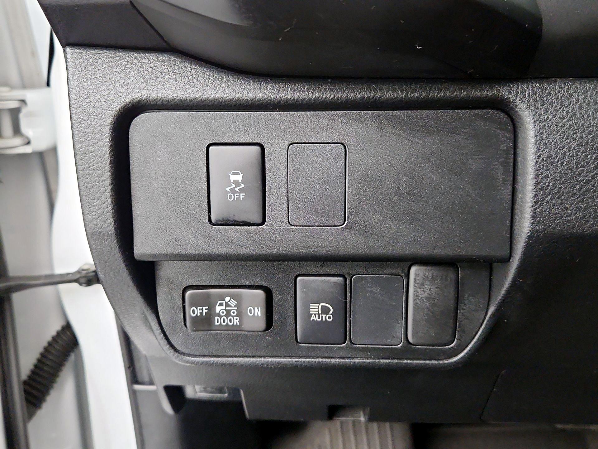 Thumbnail: 2022 Toyota Tacoma - 13