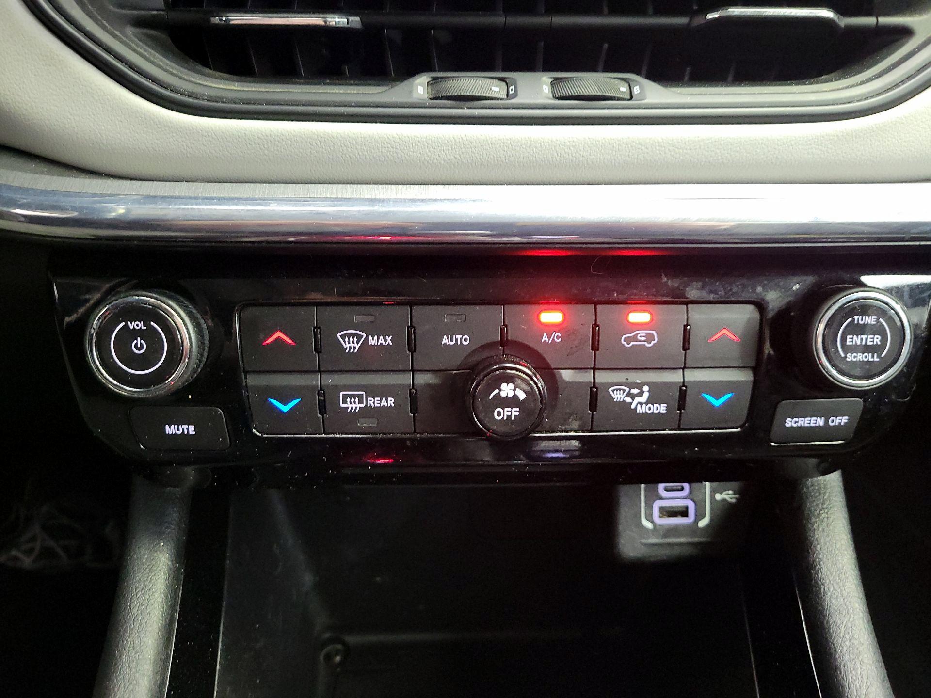 Thumbnail: 2022 Jeep Compass - 16