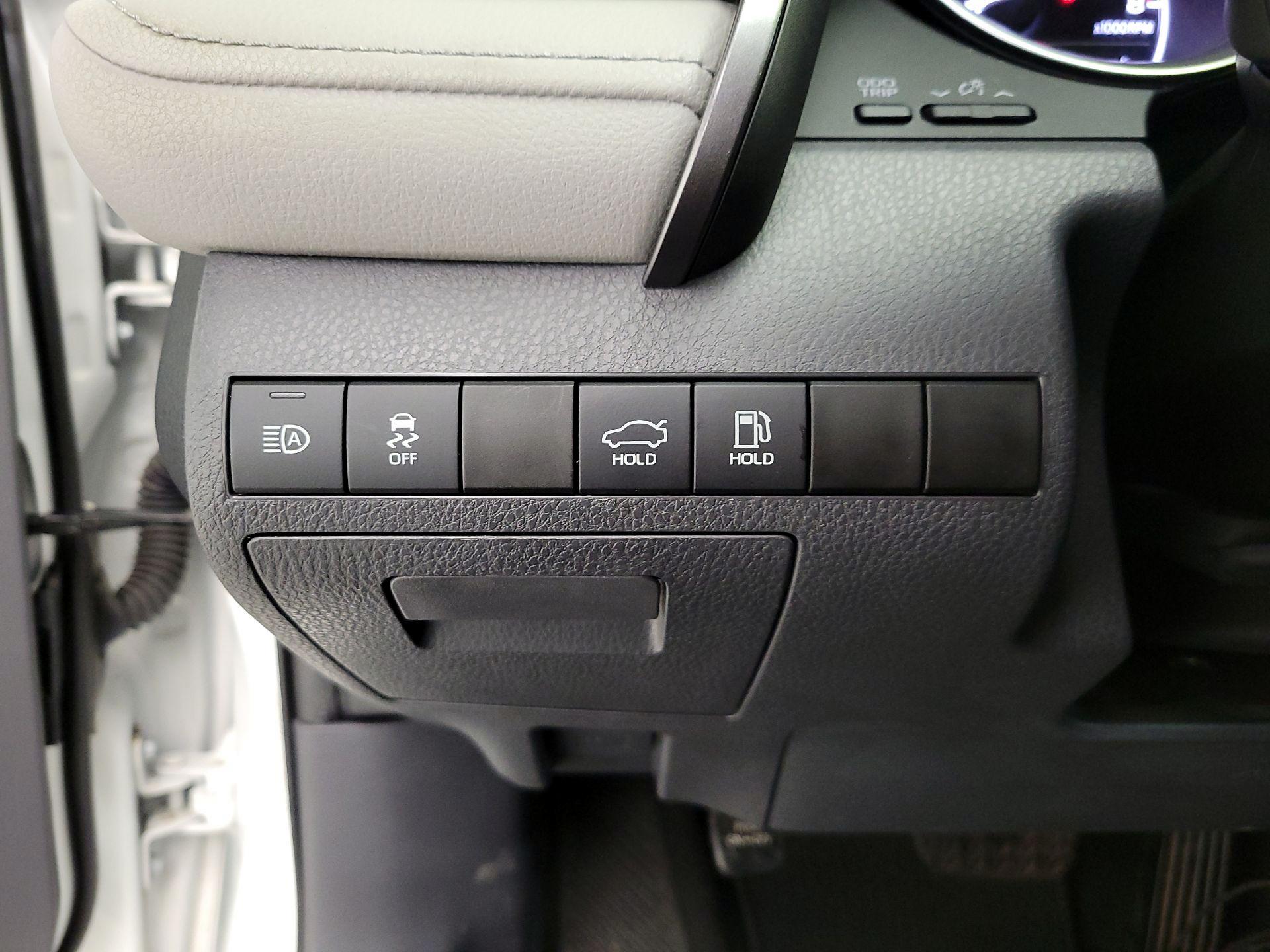 Thumbnail: 2022 Toyota Camry - 13