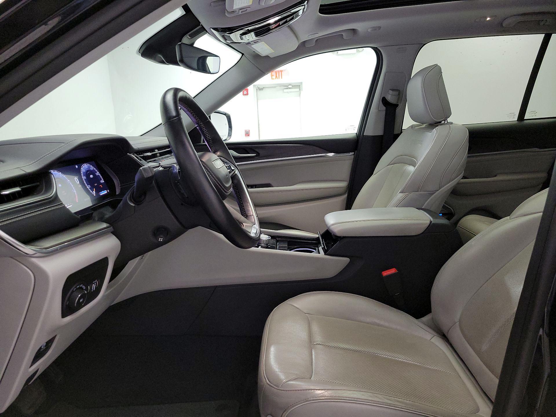 Thumbnail: 2022 Jeep Grand Cherokee - 11