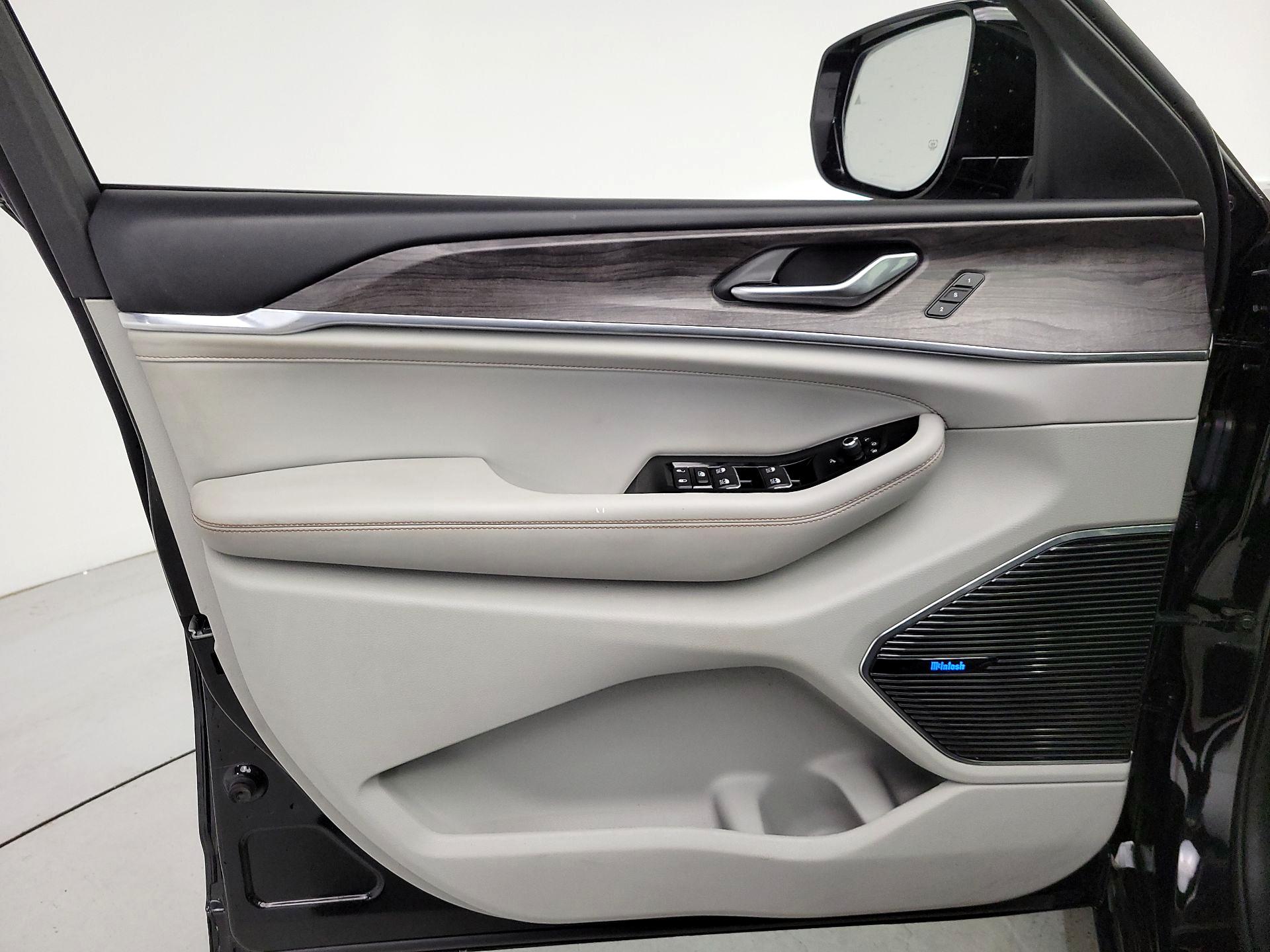 Thumbnail: 2022 Jeep Grand Cherokee - 12