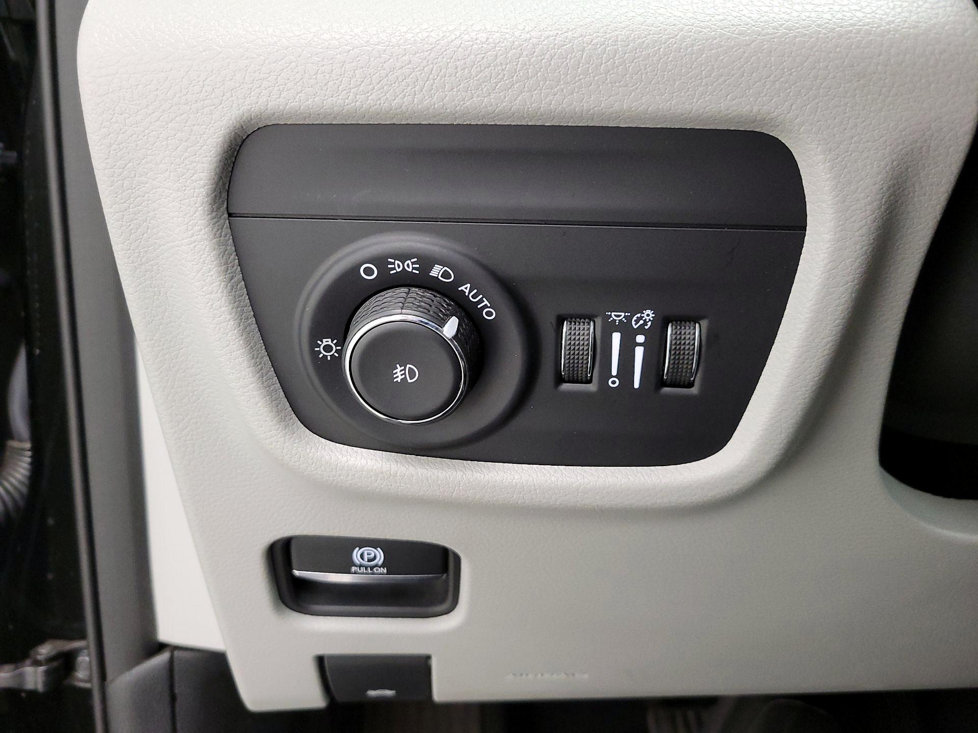 Thumbnail: 2022 Jeep Grand Cherokee - 13