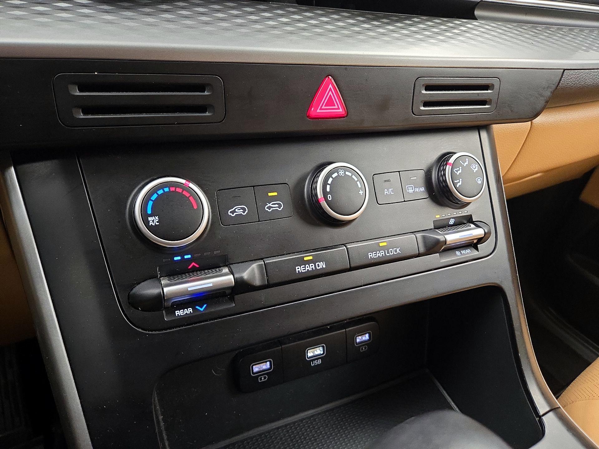 Thumbnail: 2022 Kia Carnival - 16