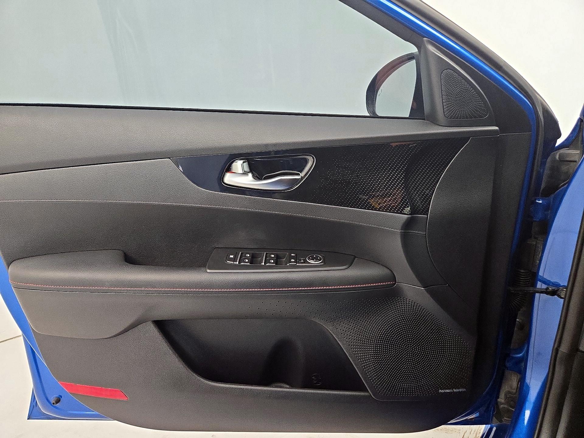 Thumbnail: 2022 Kia Forte - 12