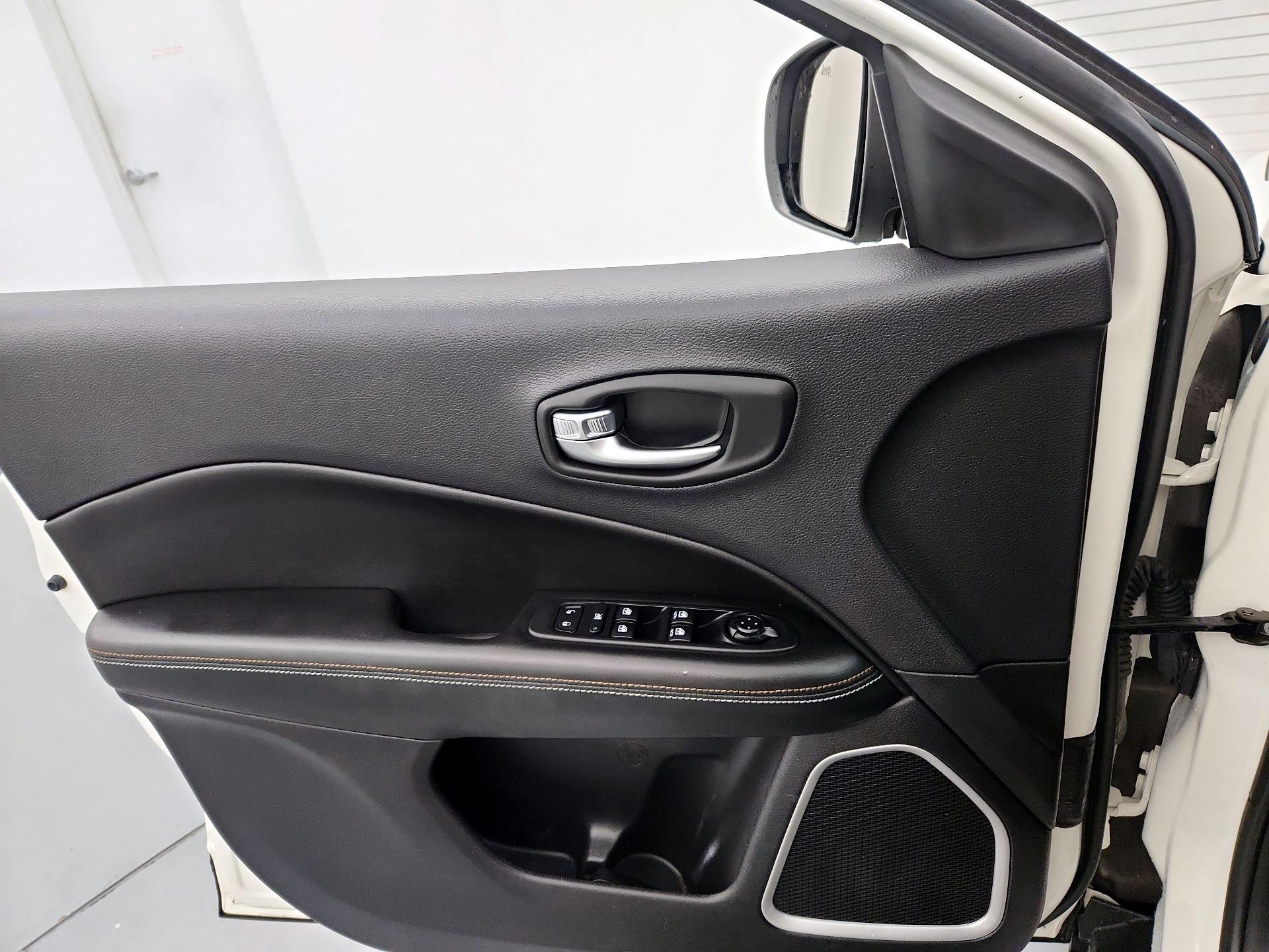 Thumbnail: 2021 Jeep Compass - 12