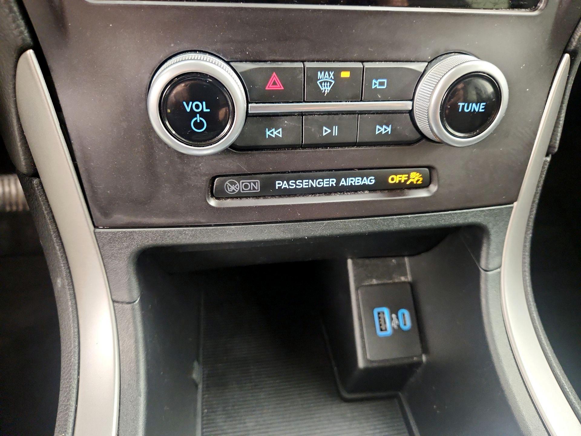 Thumbnail: 2021 Ford Edge - 16