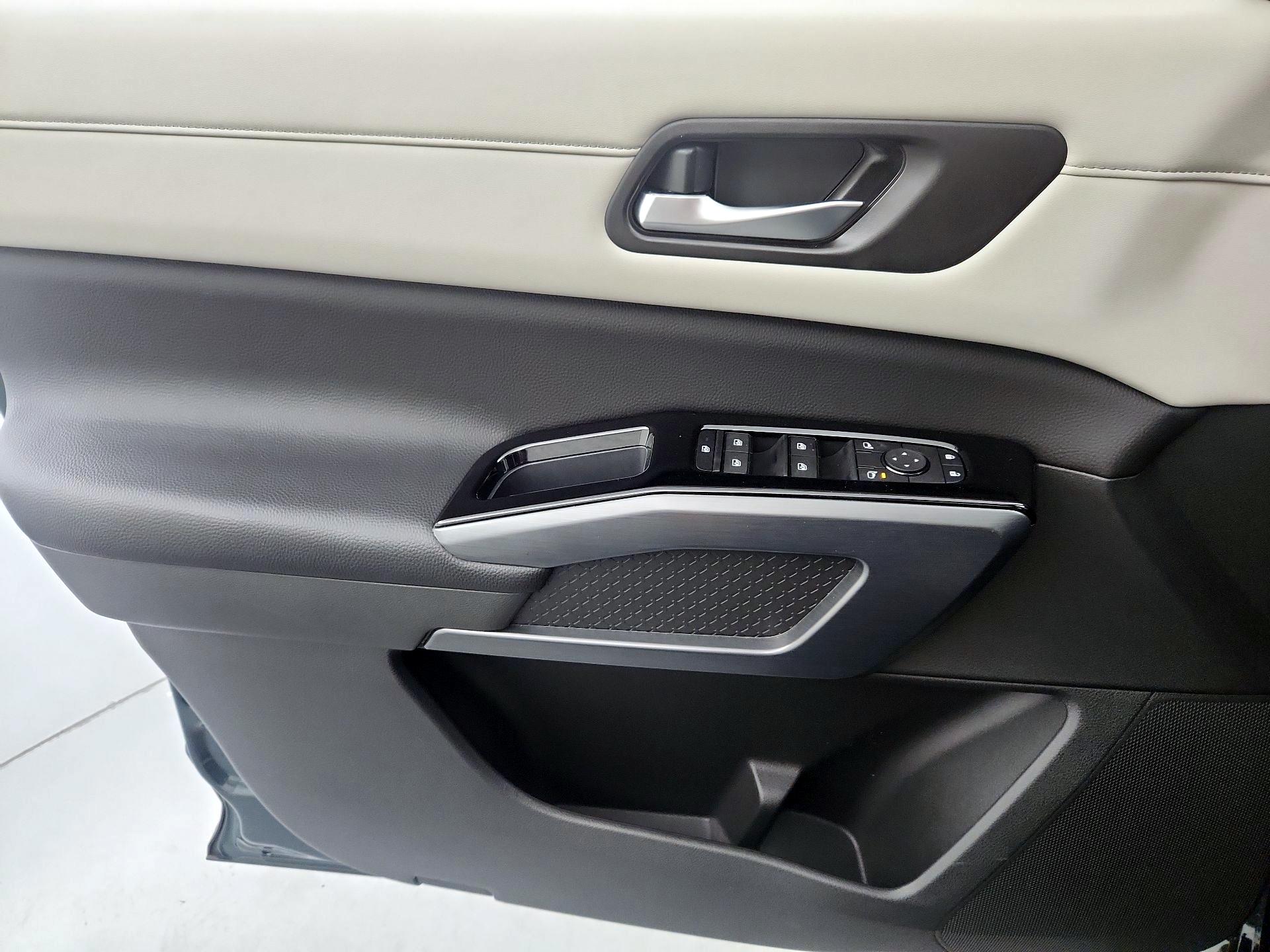 Thumbnail: 2024 Nissan Pathfinder - 12