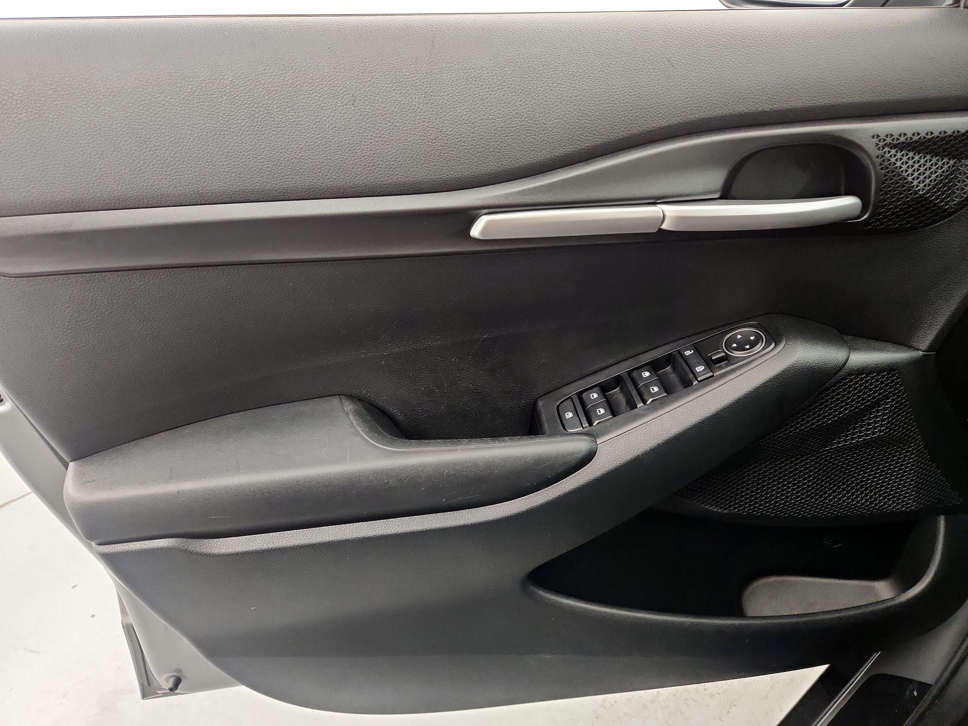 Thumbnail: 2023 Kia Seltos - 12