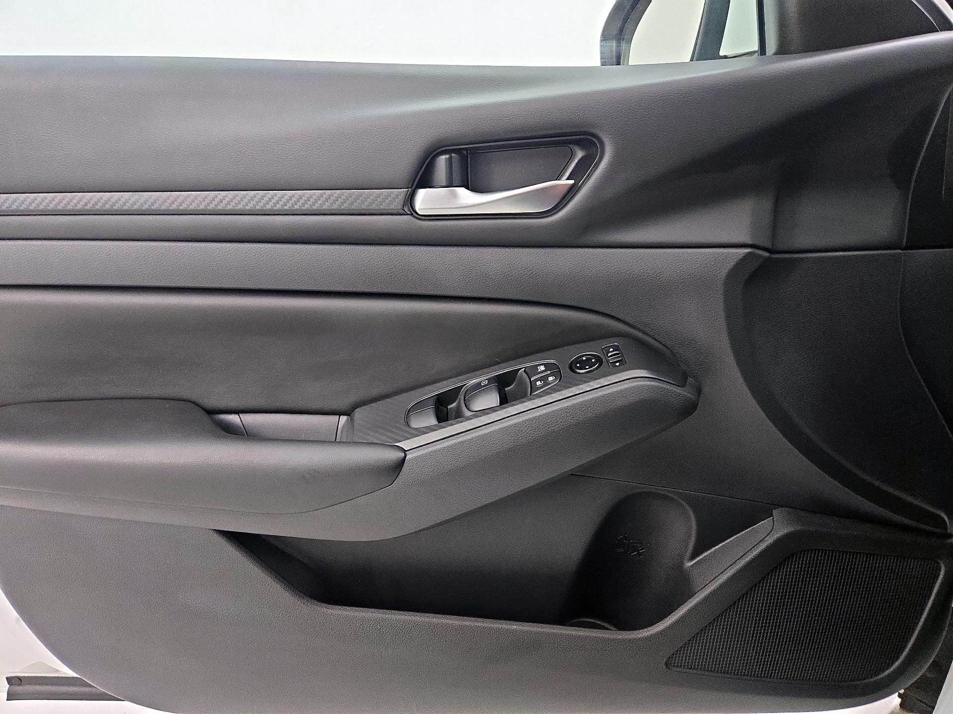 Thumbnail: 2022 Nissan Altima - 12