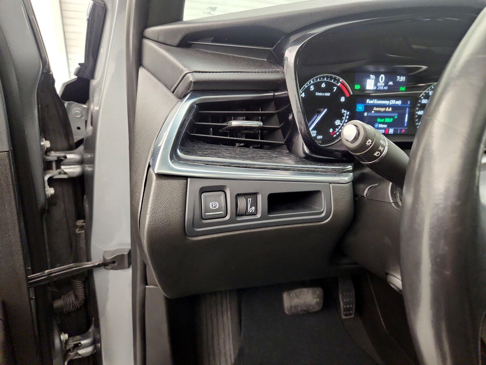 Thumbnail: 2023 Cadillac XT5 - 13