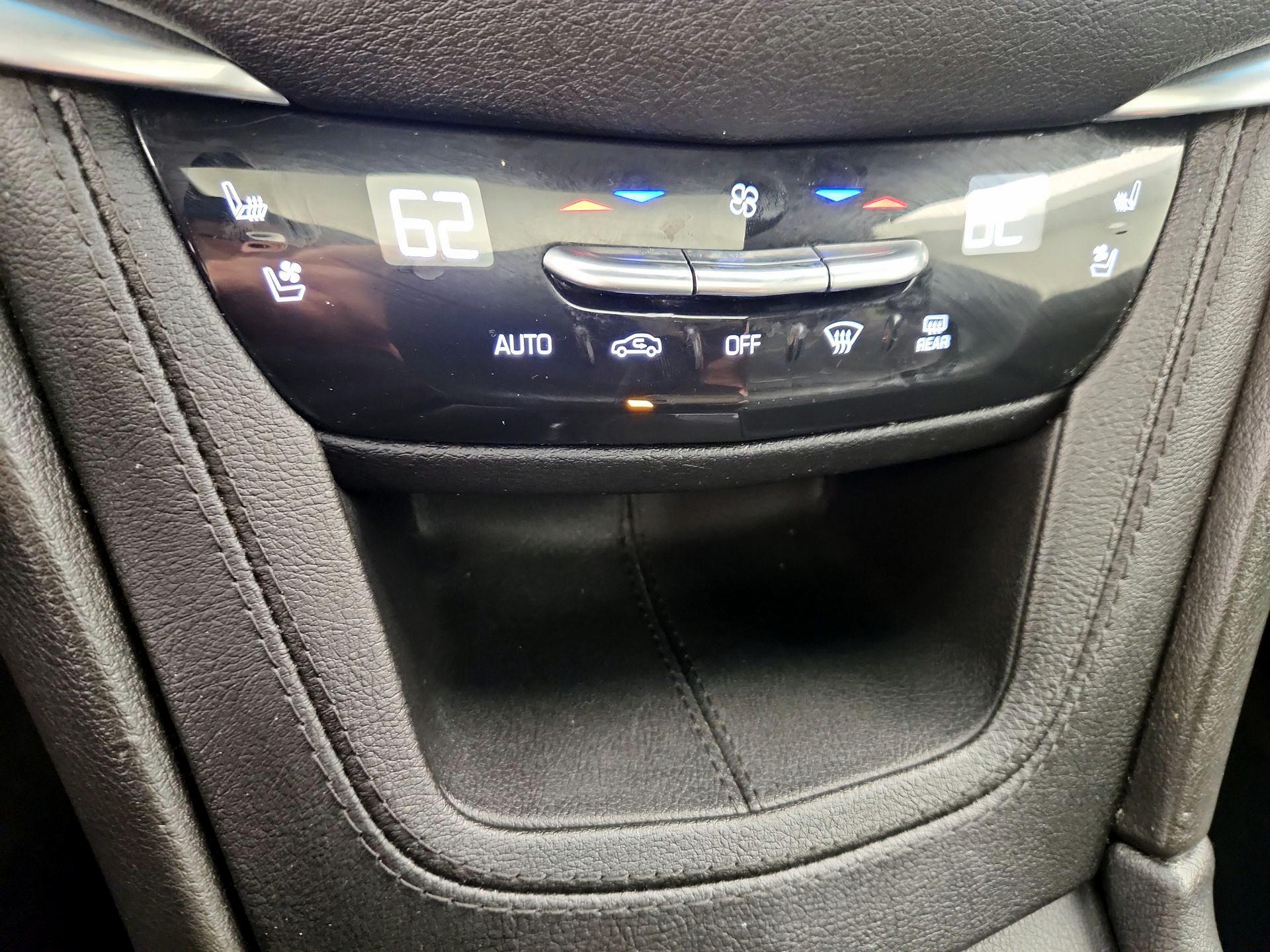 Thumbnail: 2023 Cadillac XT5 - 17