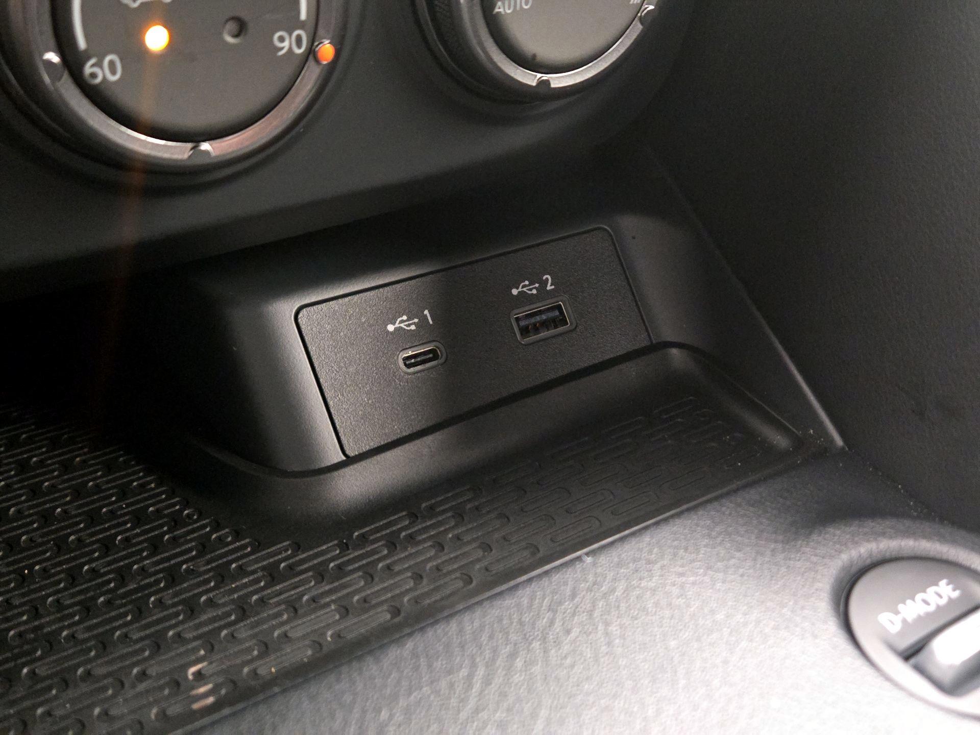 Thumbnail: 2024 Nissan Z - 18