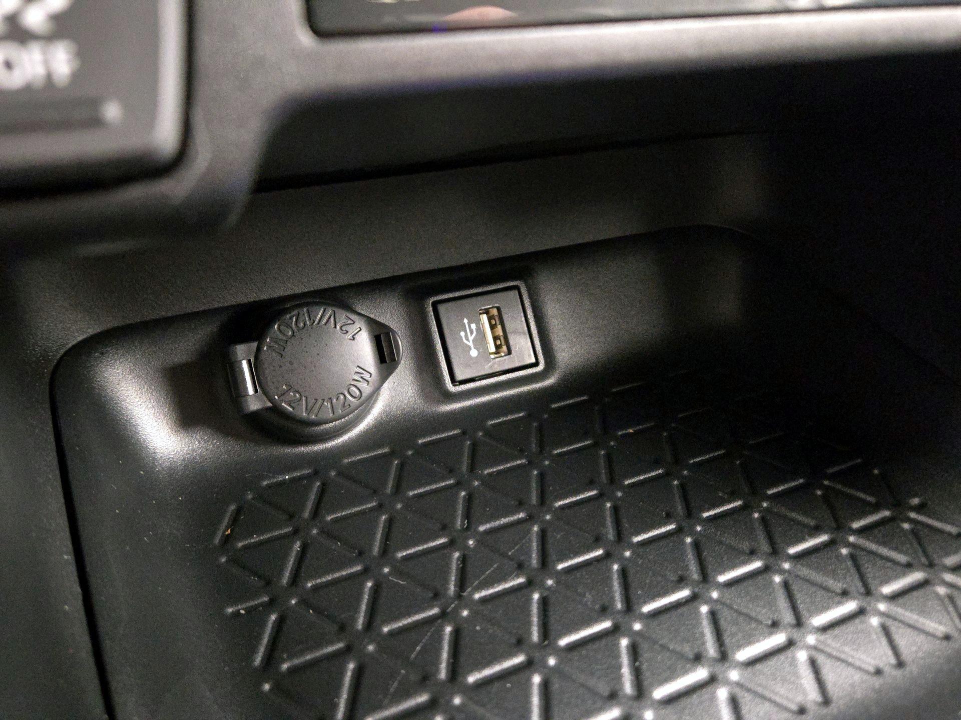 Thumbnail: 2025 Toyota RAV4 - 18