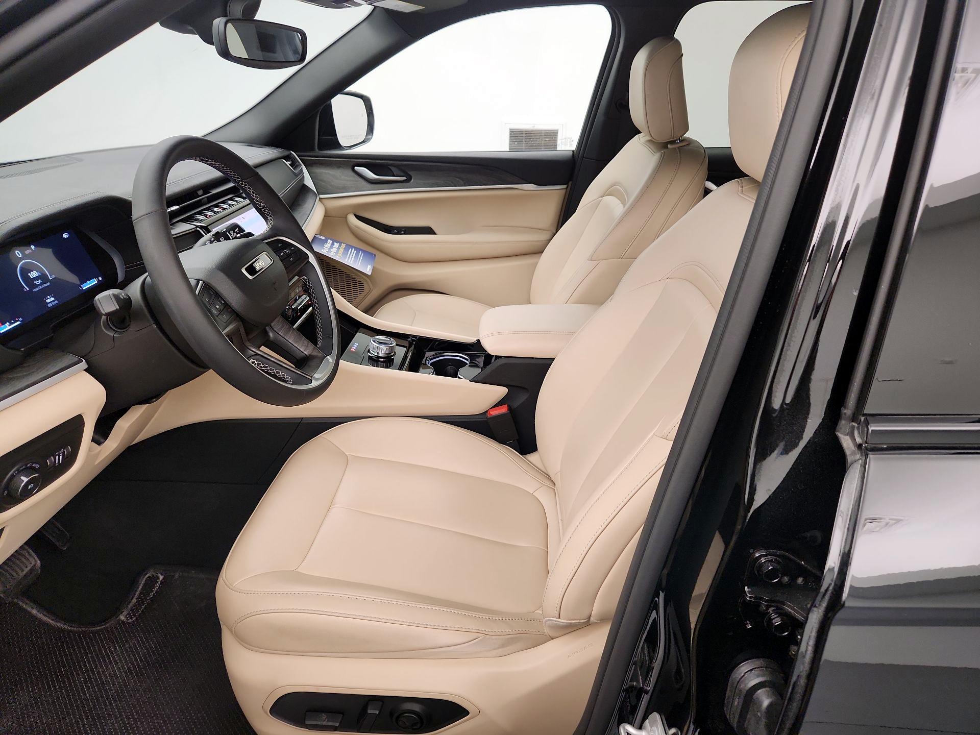 Thumbnail: 2023 Jeep Grand Cherokee - 11