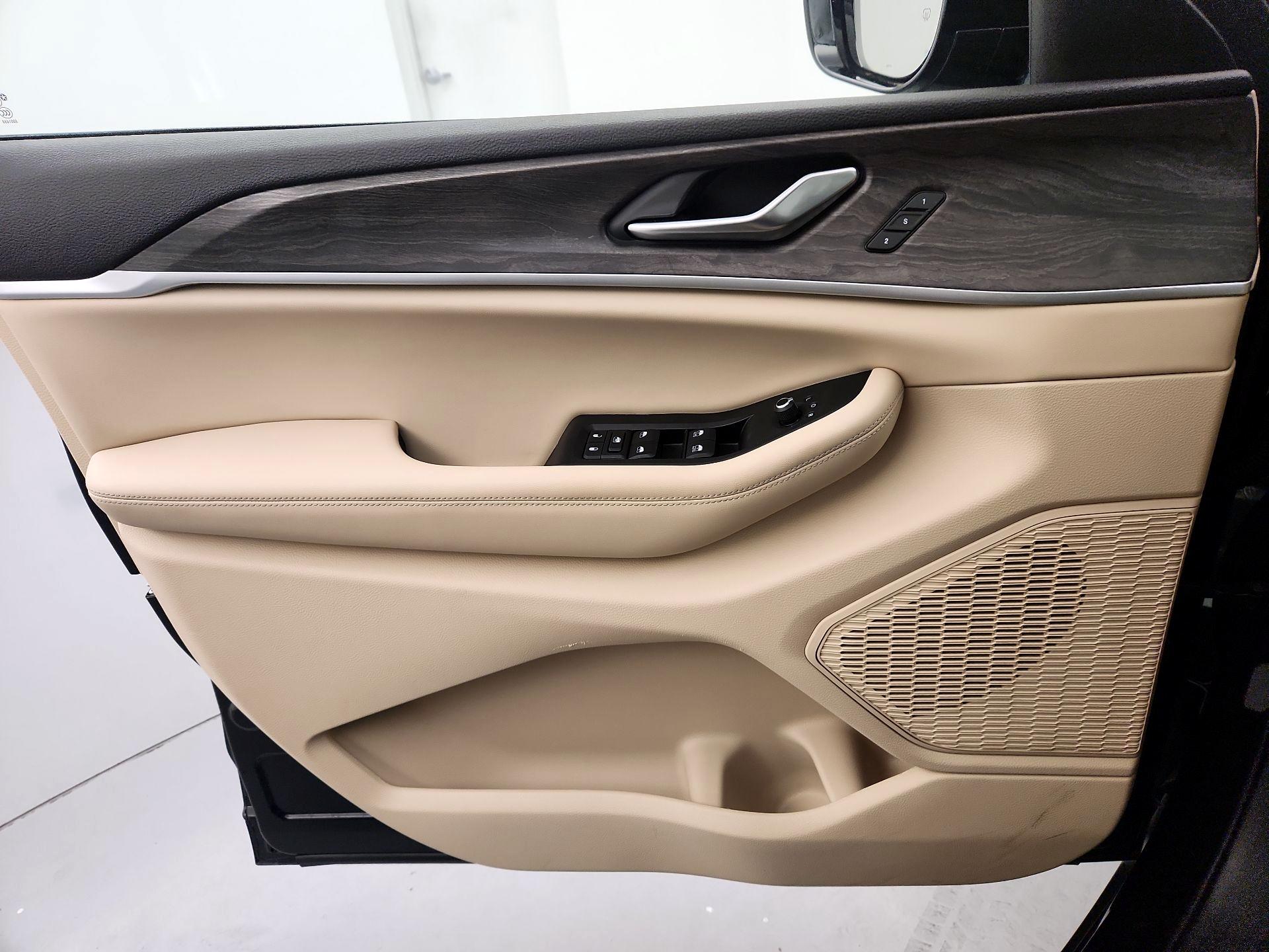 Thumbnail: 2023 Jeep Grand Cherokee - 12