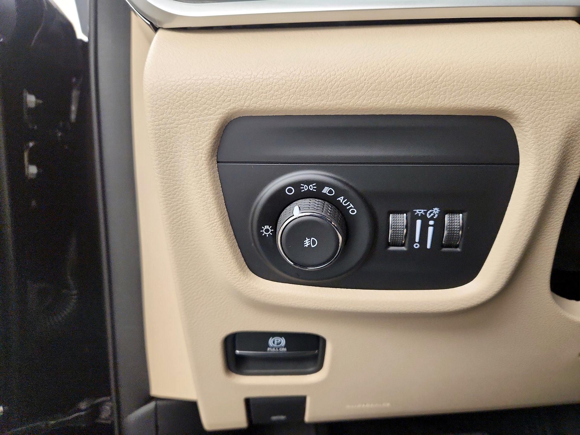 Thumbnail: 2023 Jeep Grand Cherokee - 13