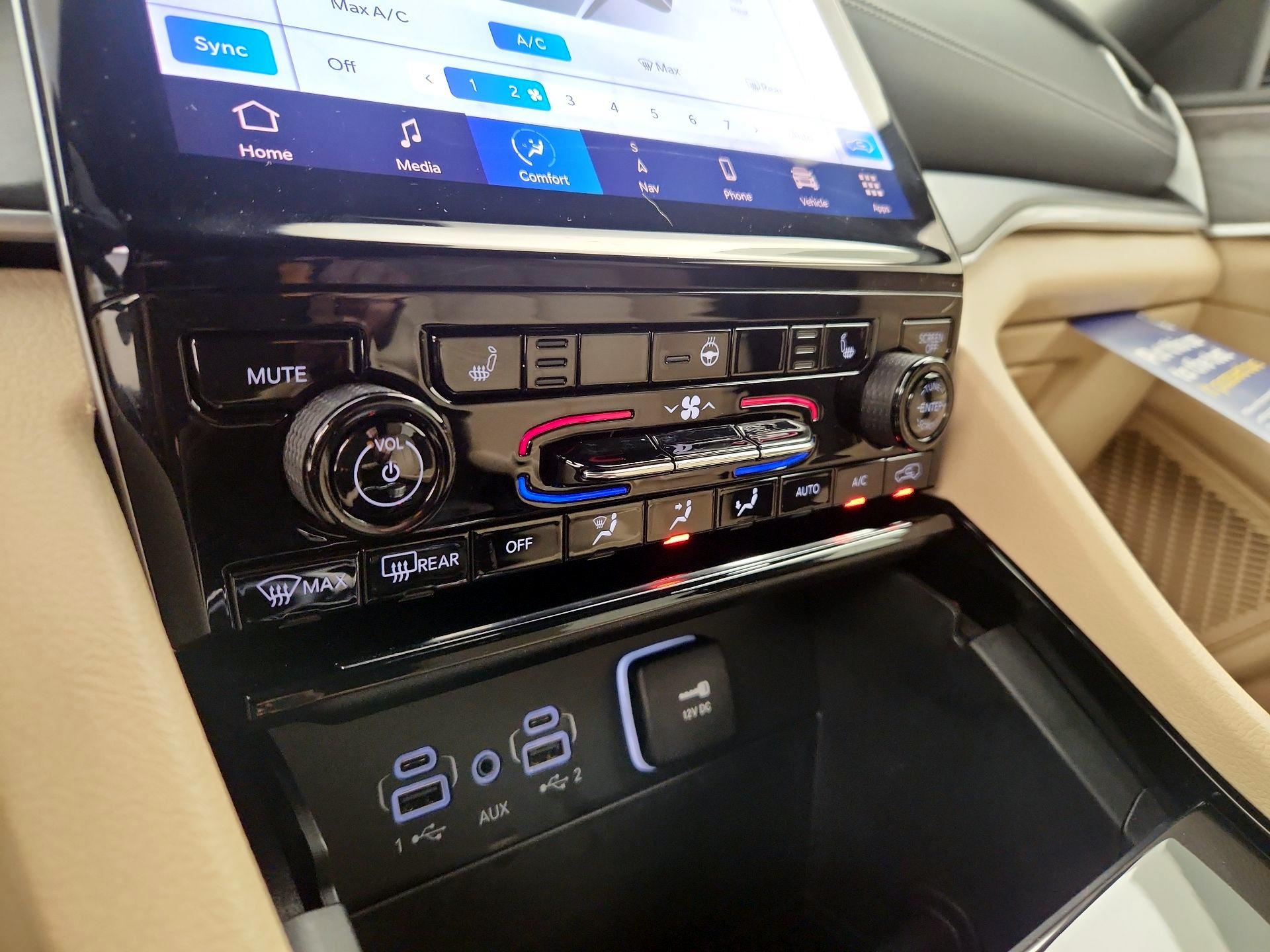 Thumbnail: 2023 Jeep Grand Cherokee - 17